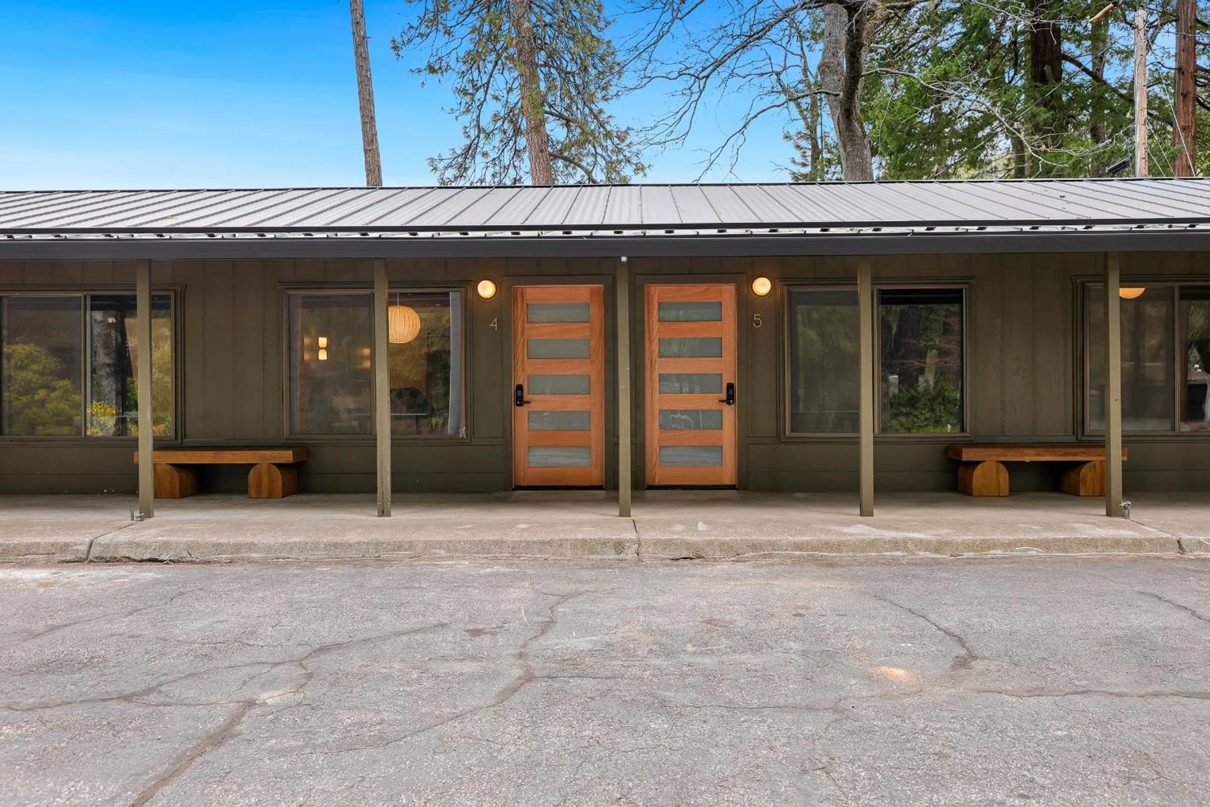 Property building in Cave Springs Resort