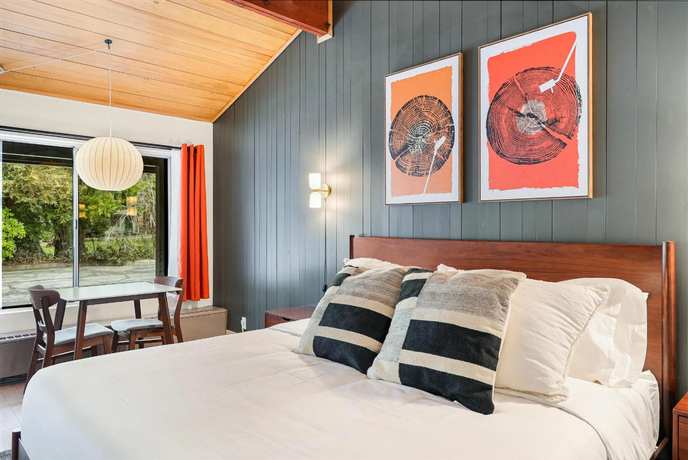 Bed in Cave Springs Resort