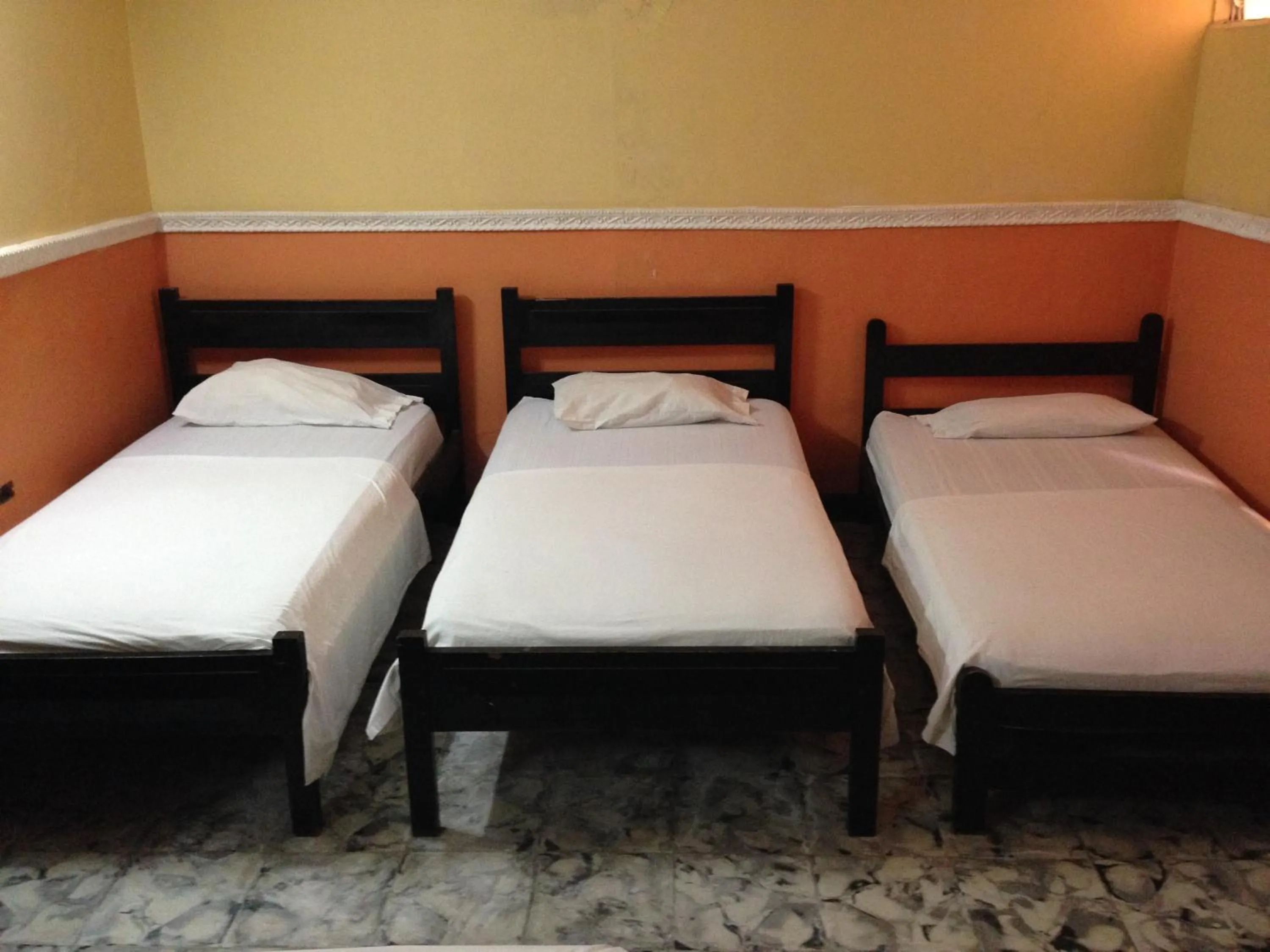 Bed in Hotel El Diamante CA