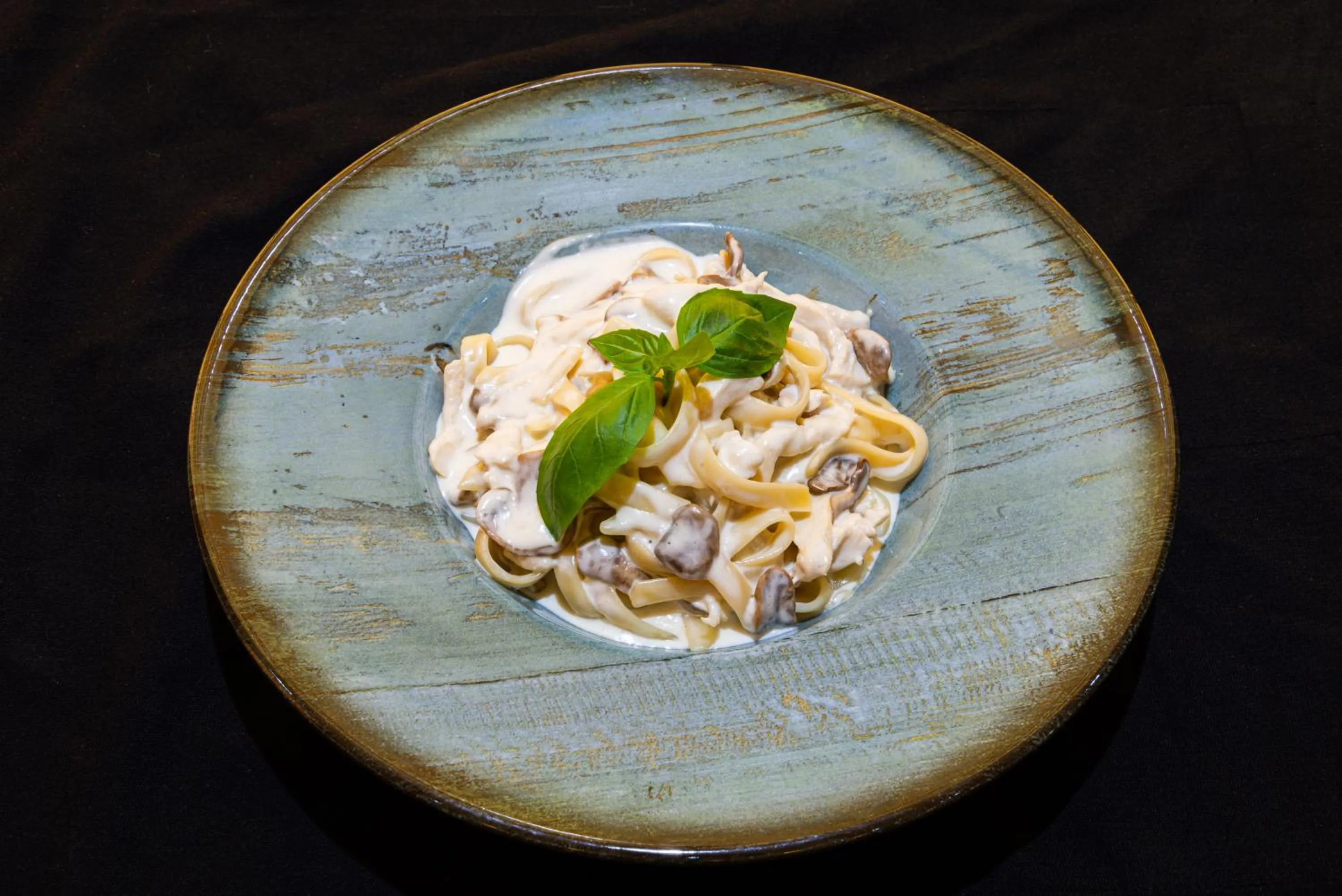 Restaurant/places to eat in Ross Hotel