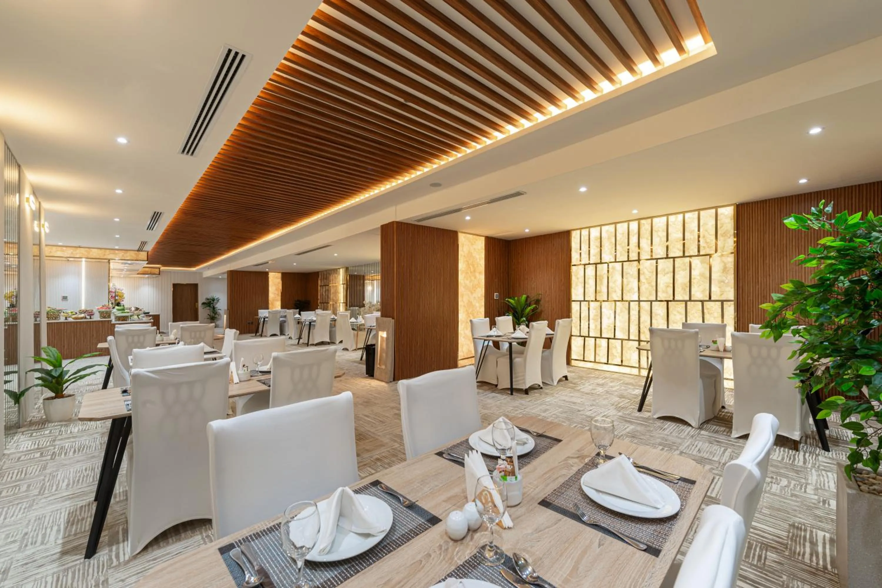 Restaurant/places to eat in Ross Hotel