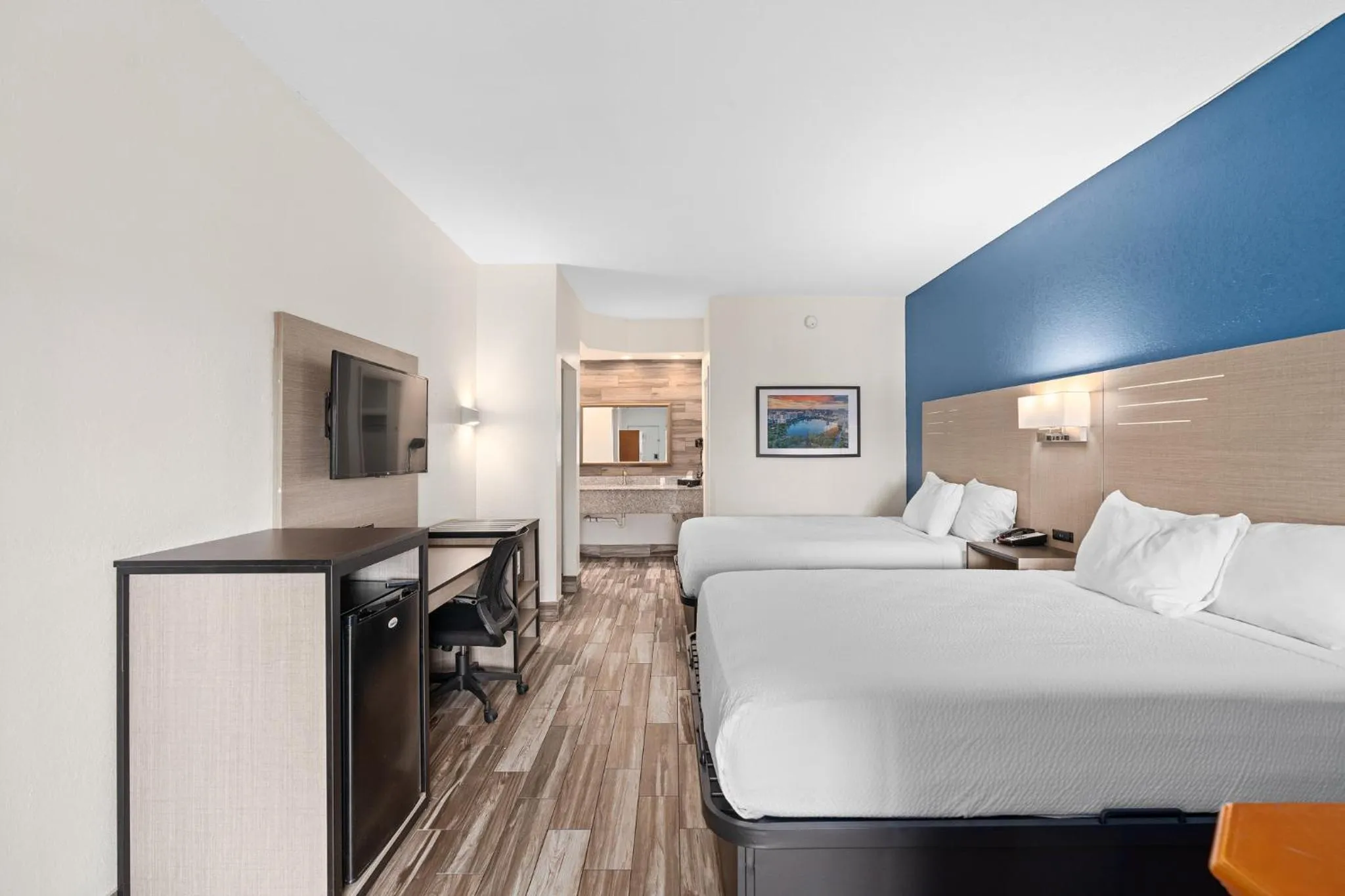 Bedroom, Bed in Baymont by Wyndham Orlando Downtown
