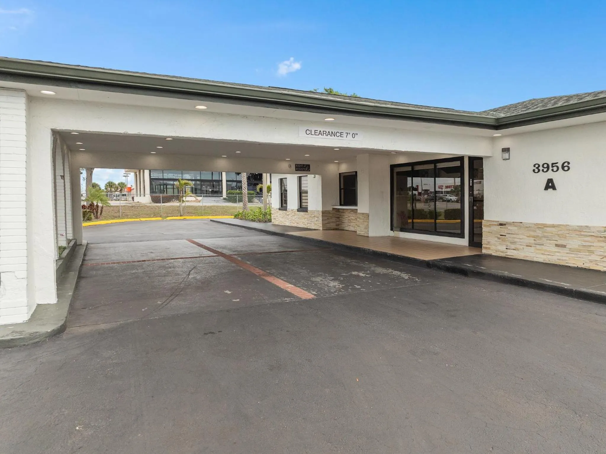 Property building in Baymont by Wyndham Orlando Downtown