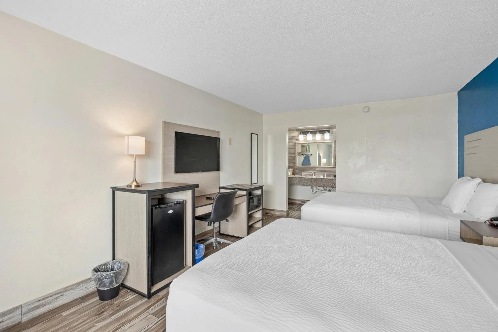 Bedroom, Bed in Baymont by Wyndham Orlando Downtown