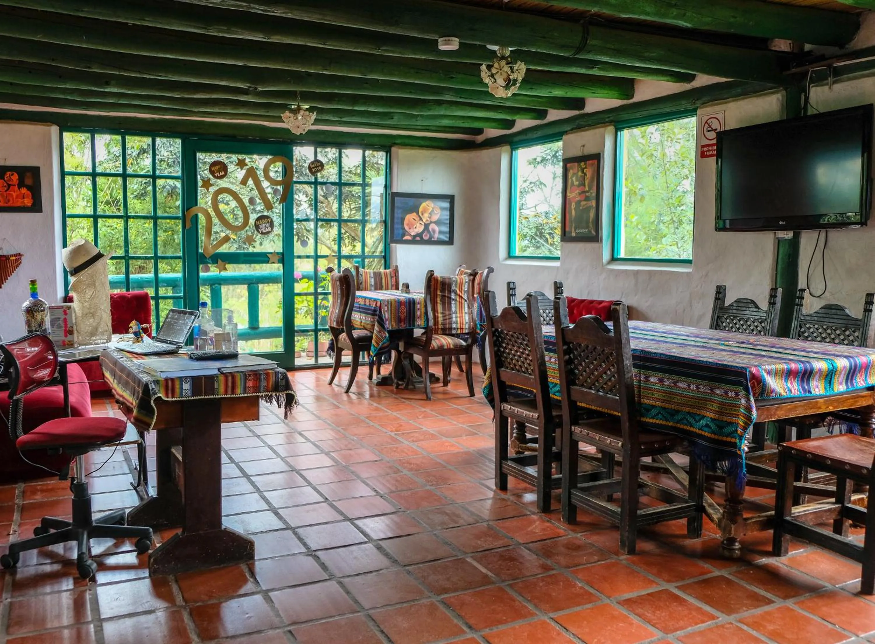 Living room in Hostería Colibri Aeropuerto
