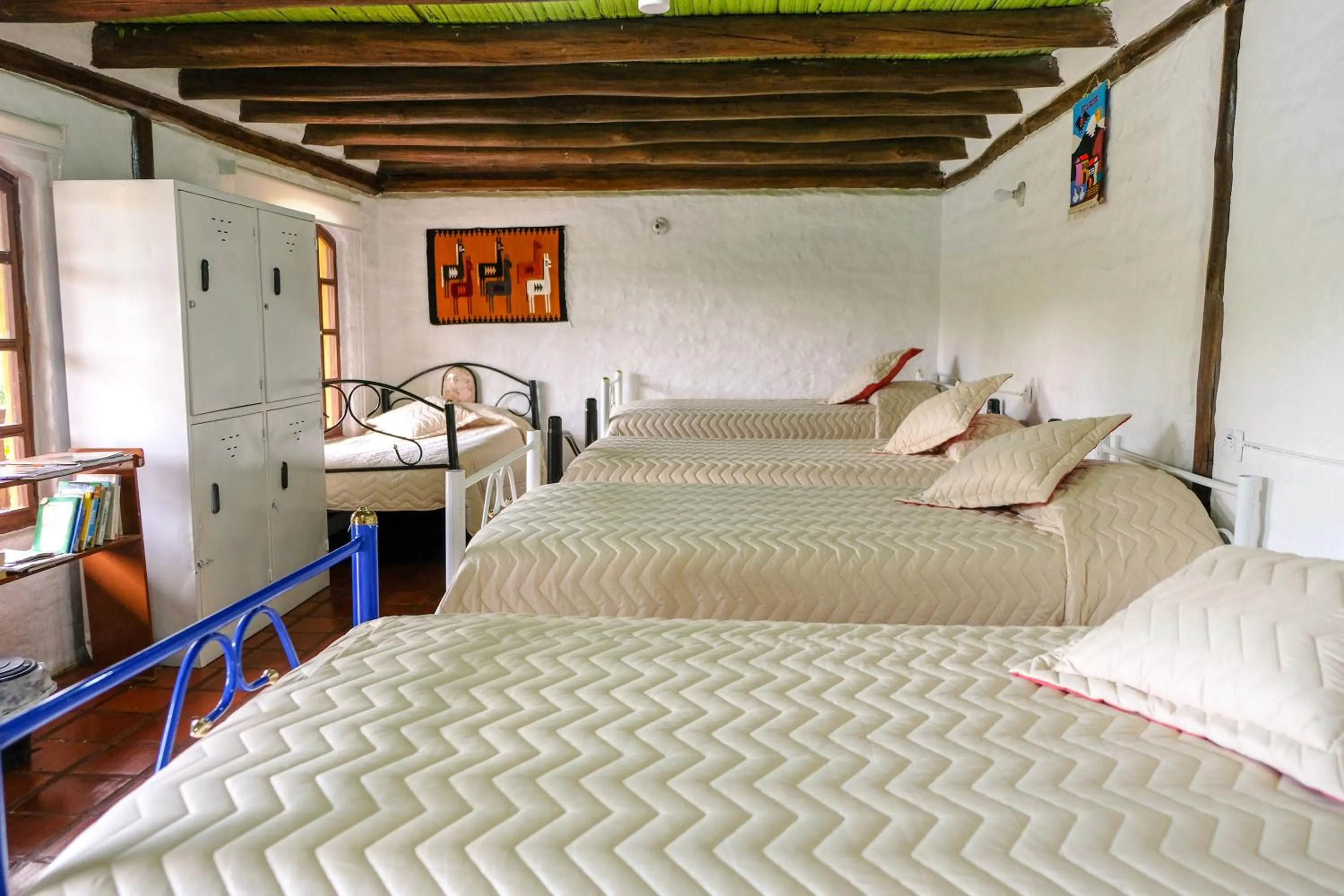 Photo of the whole room, Bed in Hostería Colibri Aeropuerto