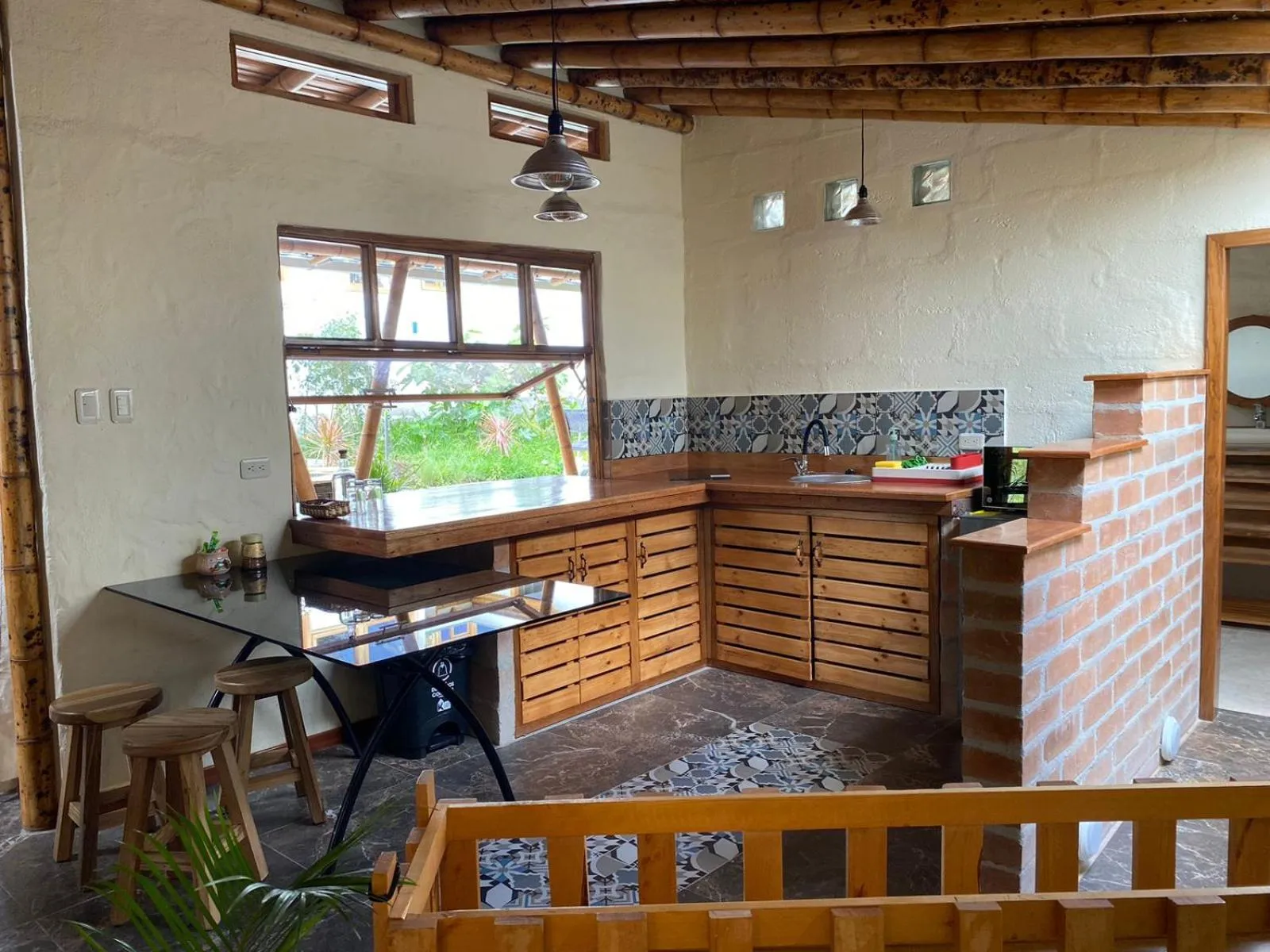 kitchen in Hostería Colibri Aeropuerto