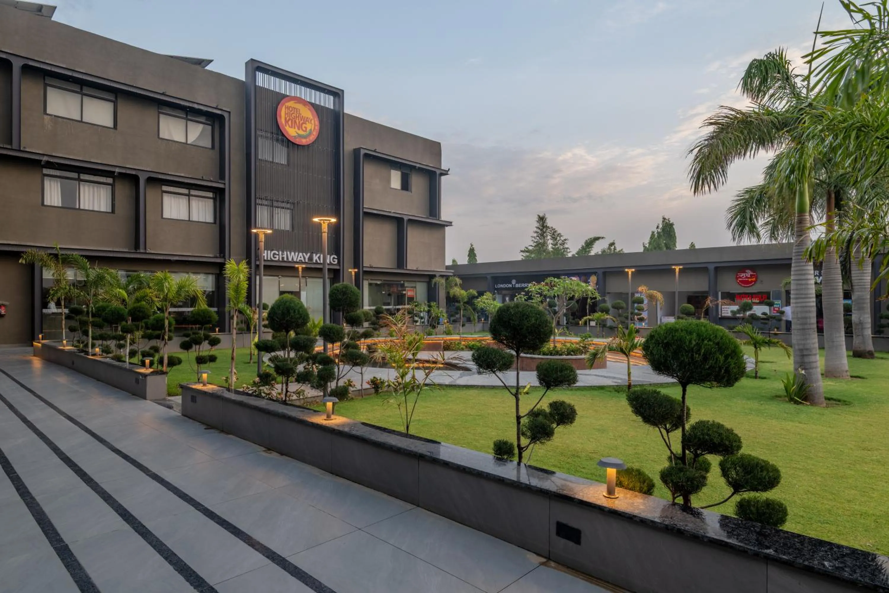 Hotel Highway king Behror