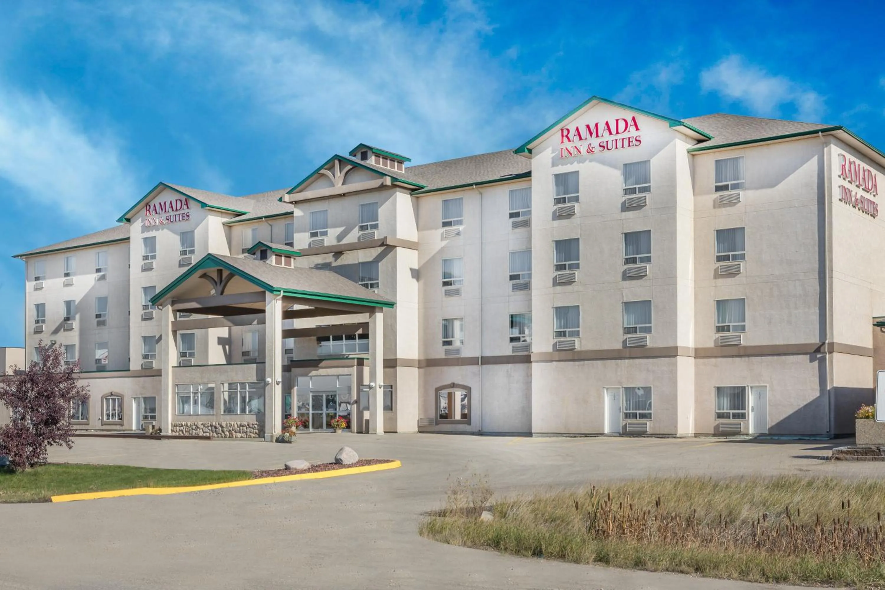 Facade/entrance in Ramada by Wyndham Clairmont/Grande Prairie