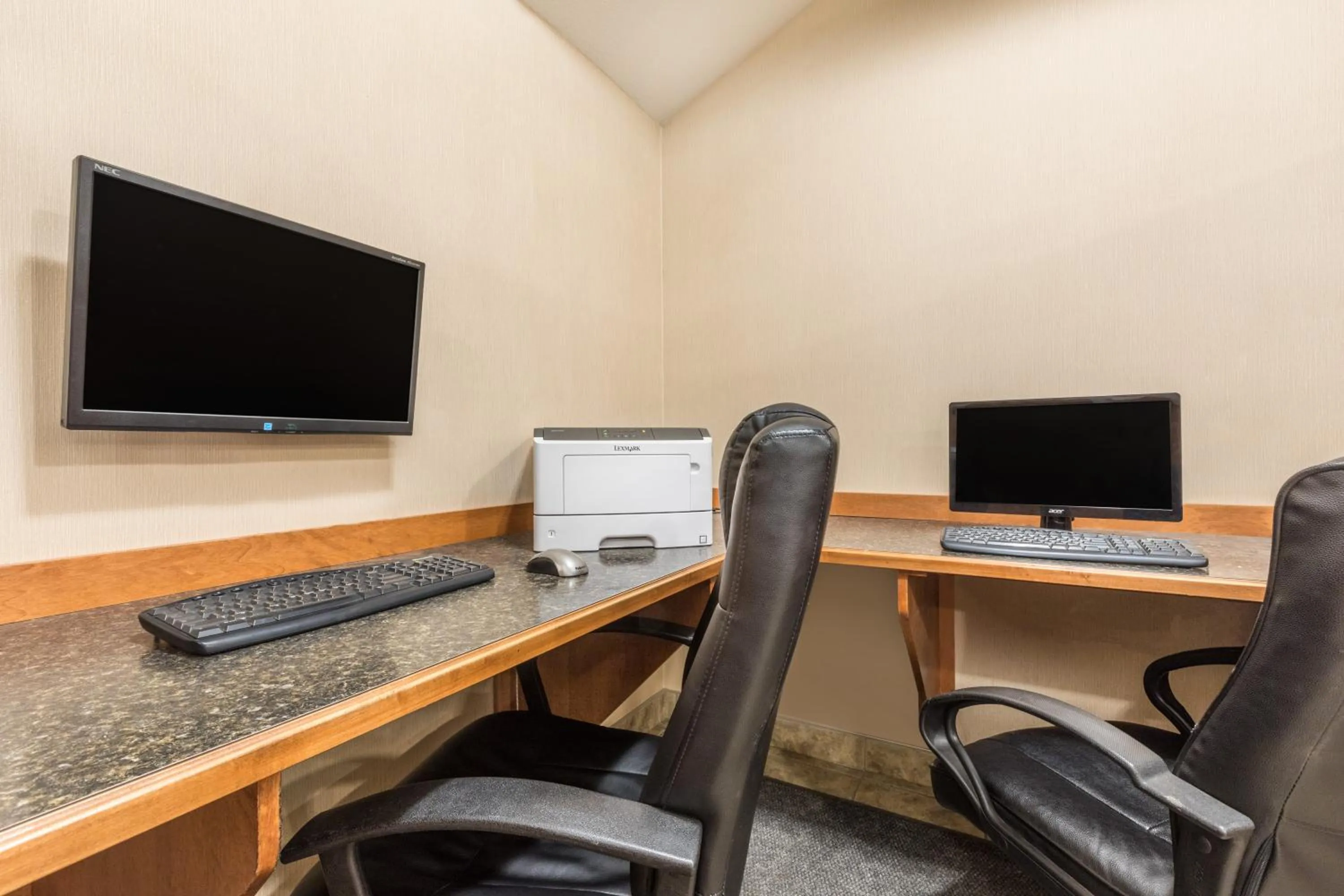 Business facilities in Ramada by Wyndham Clairmont/Grande Prairie