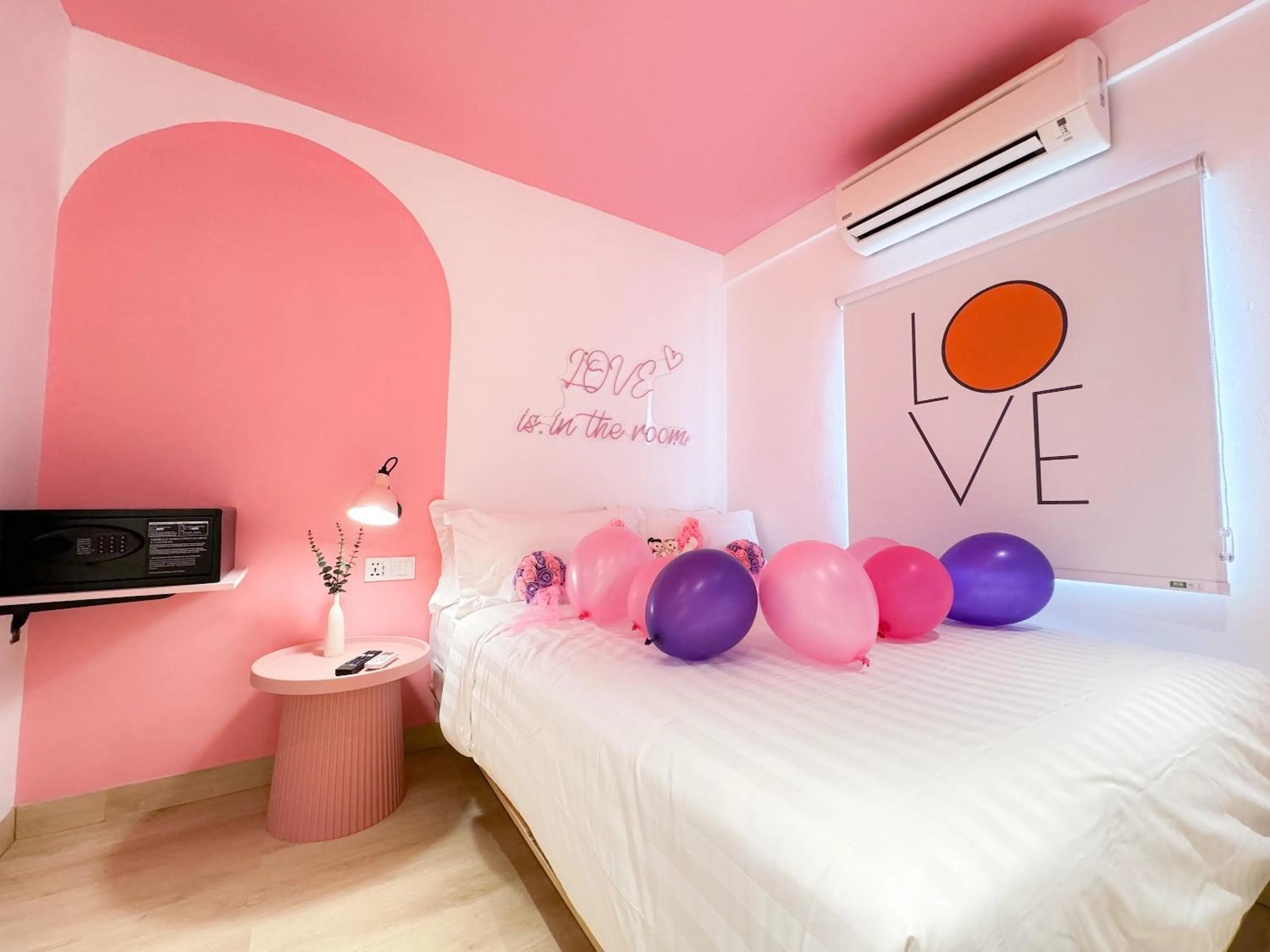 Bed in Apple 1 Hotel Gurney