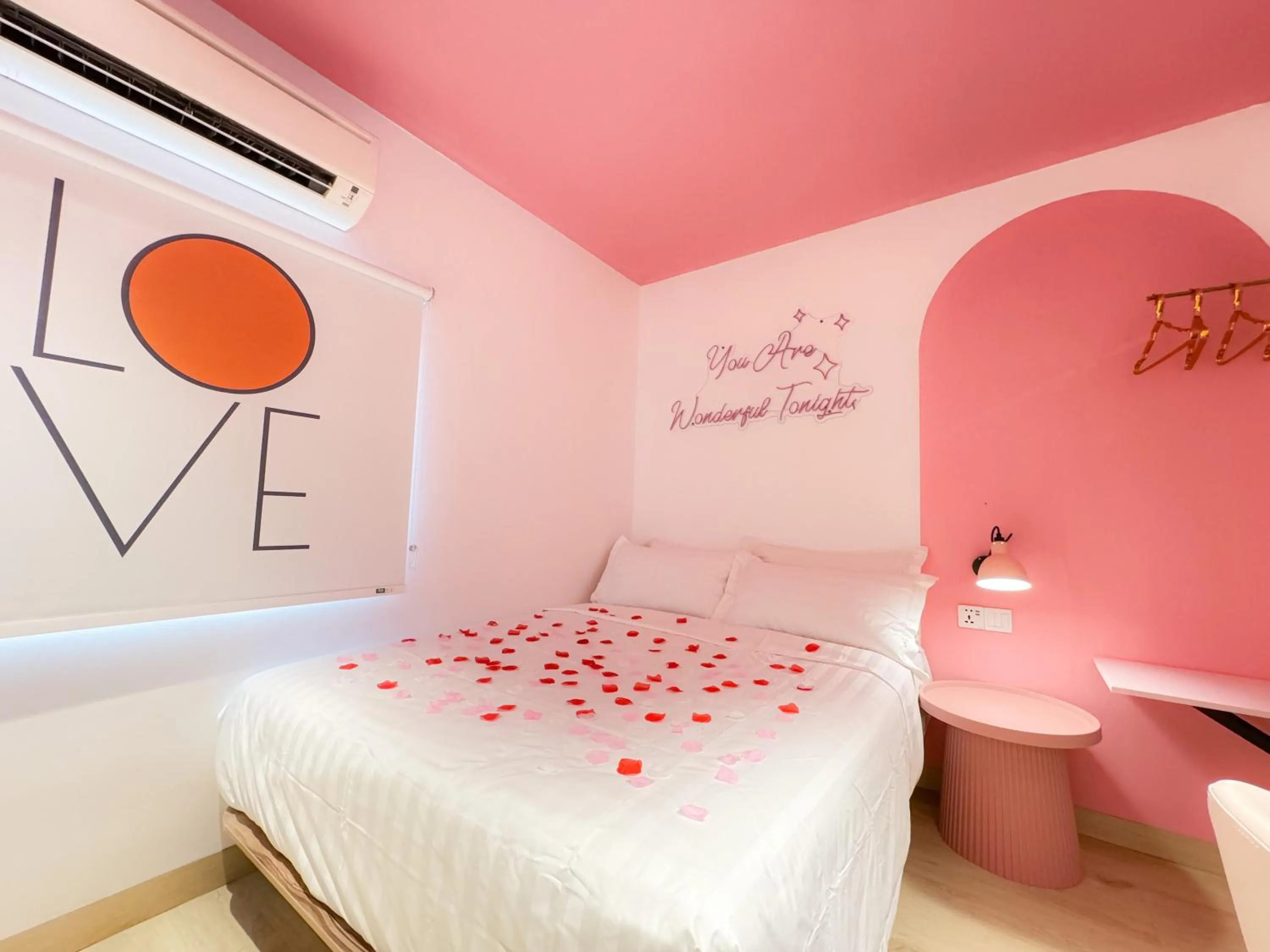 Bed in Apple 1 Hotel Gurney