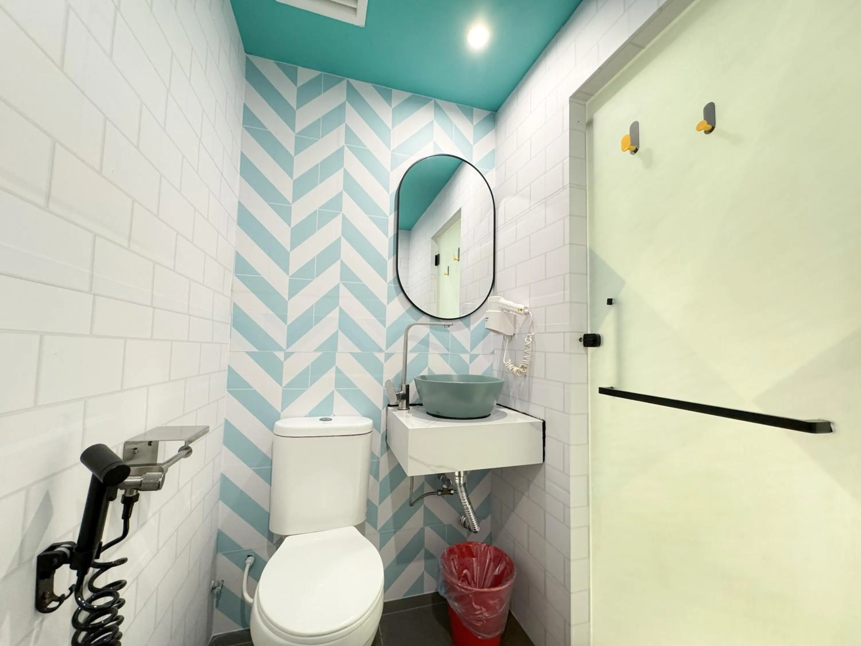 Bathroom in Apple 1 Hotel Gurney