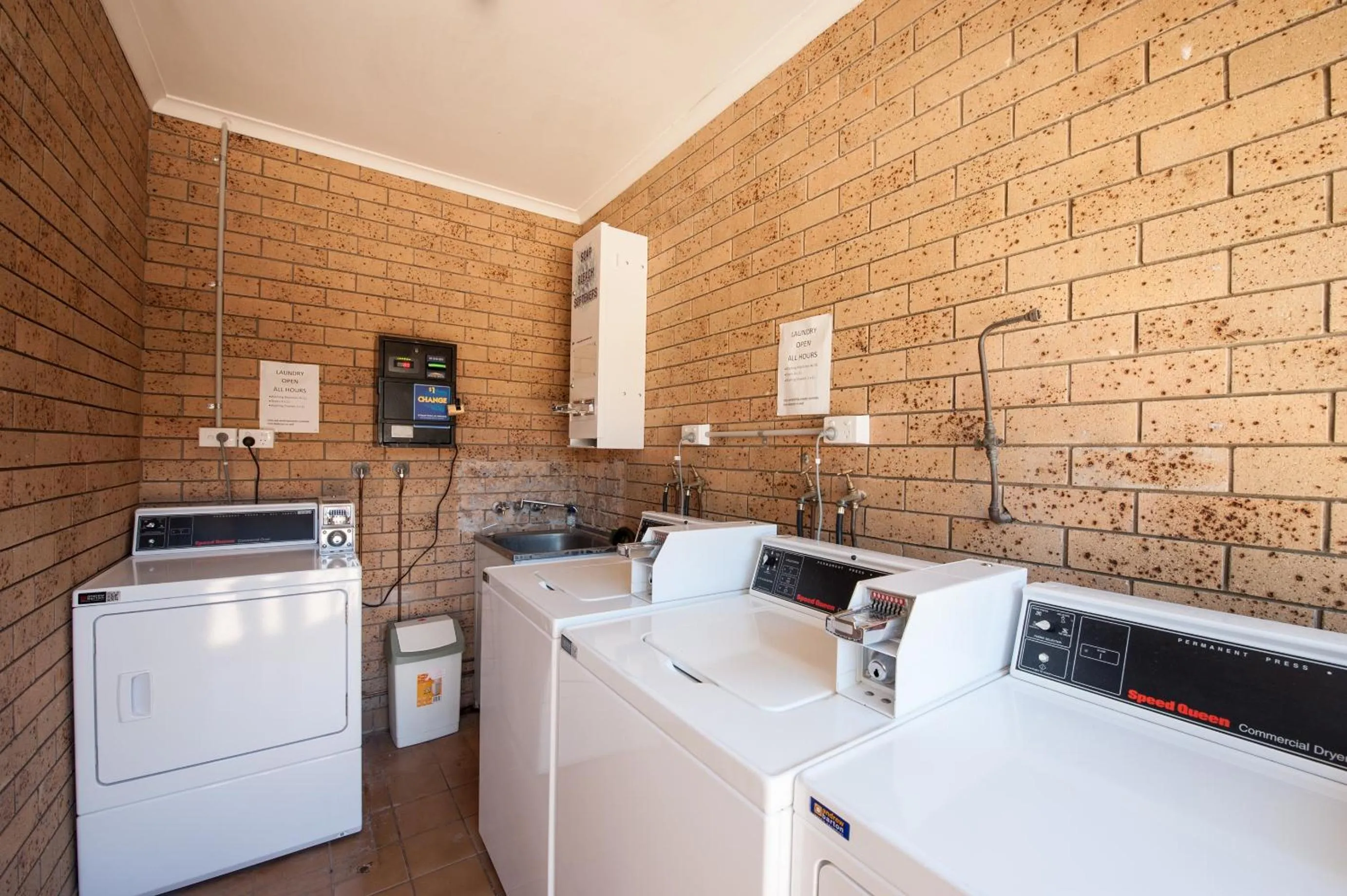 Property building in Jacaranda Place Motor Inn