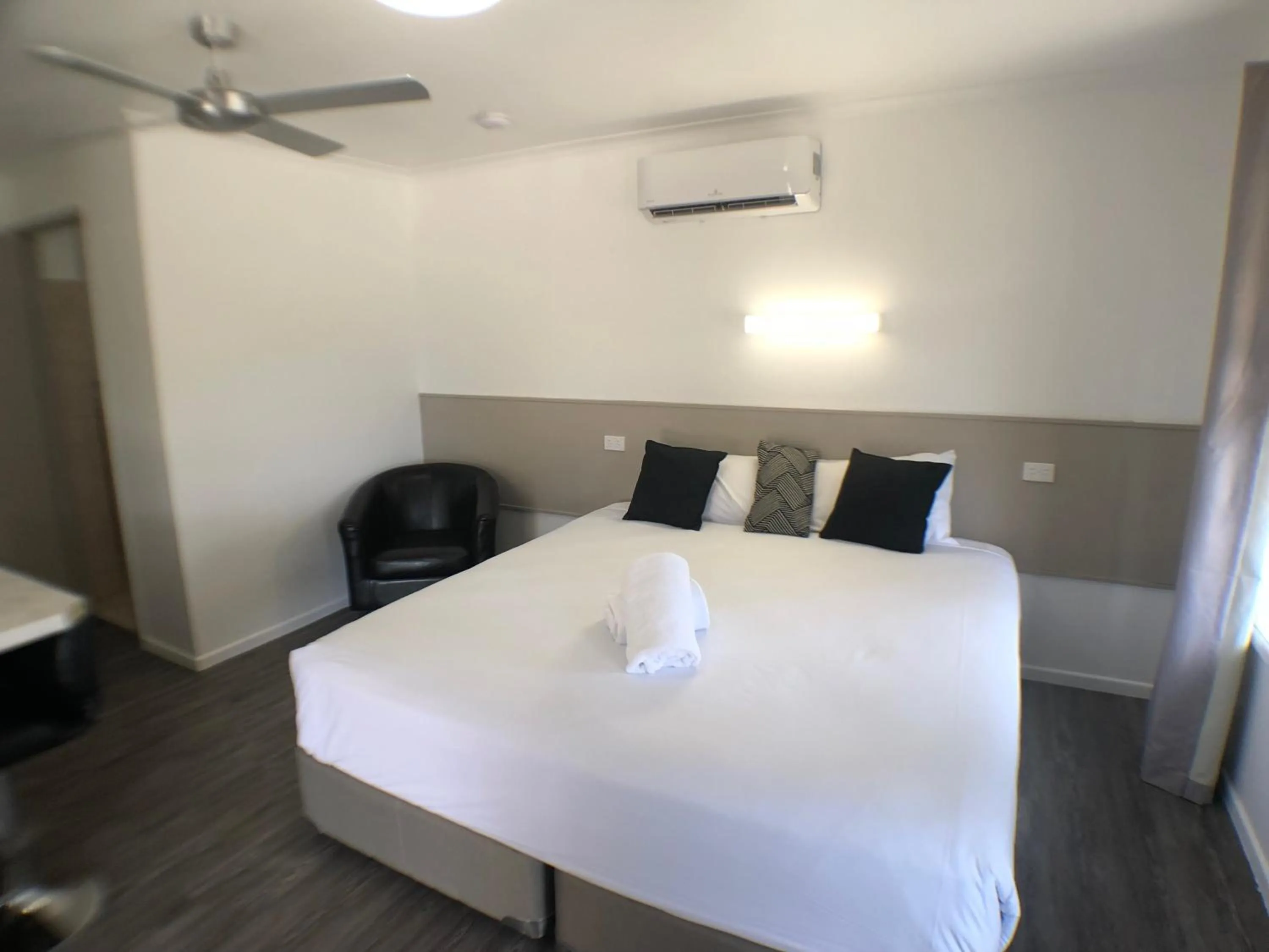 Jacaranda Place Motor Inn