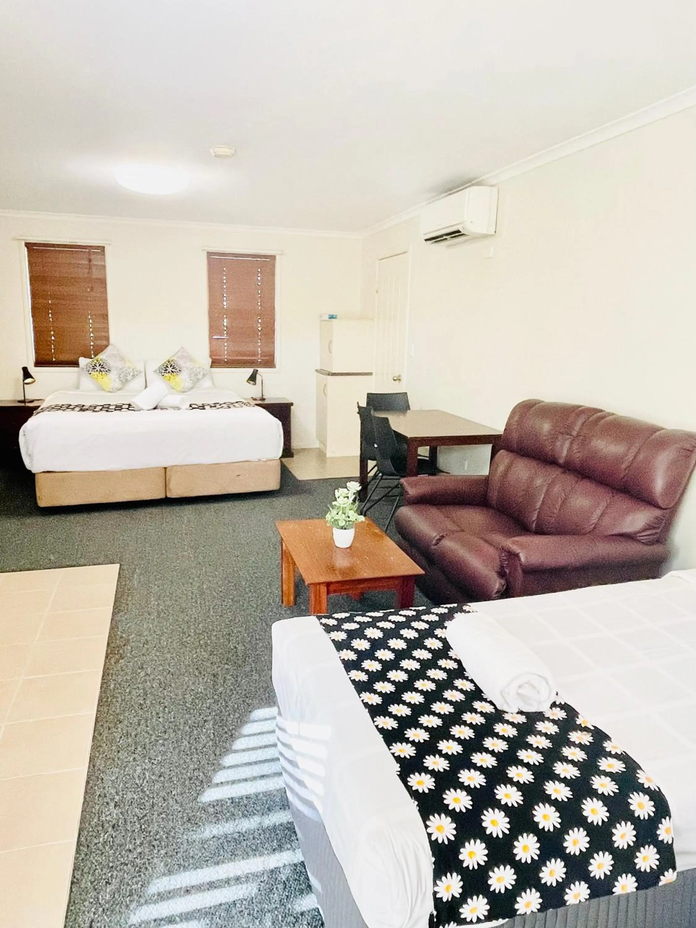 Seating area in Jacaranda Place Motor Inn