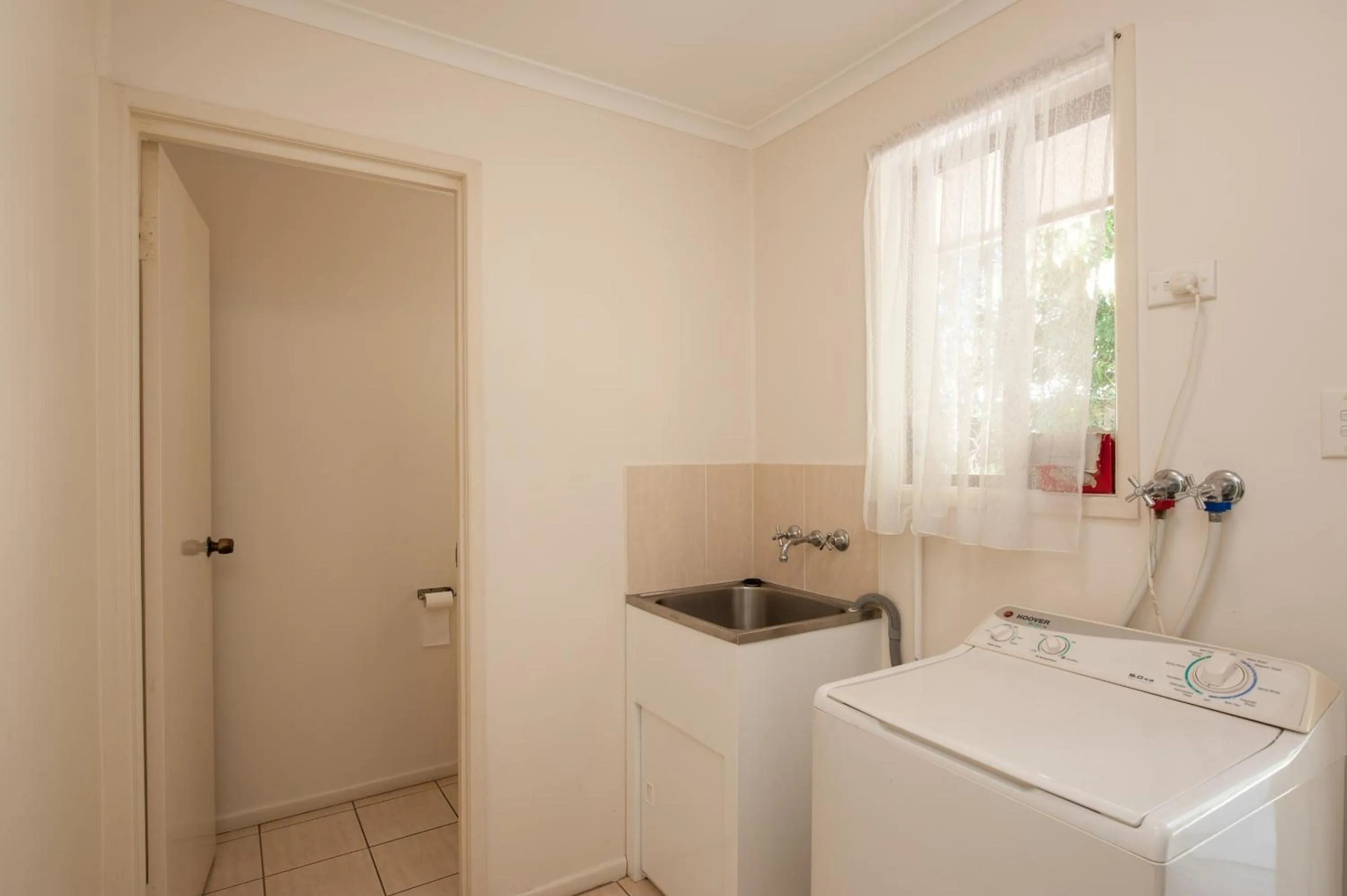 Bathroom in Jacaranda Place Motor Inn