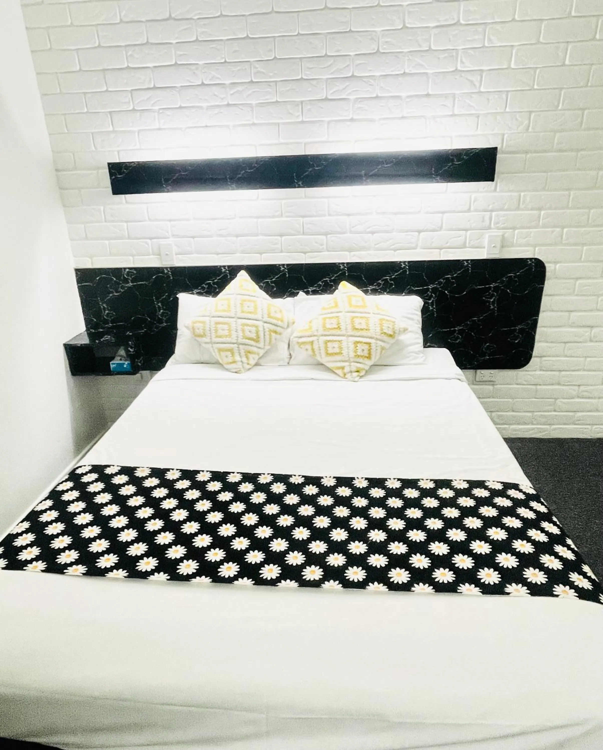 Bed in Jacaranda Place Motor Inn