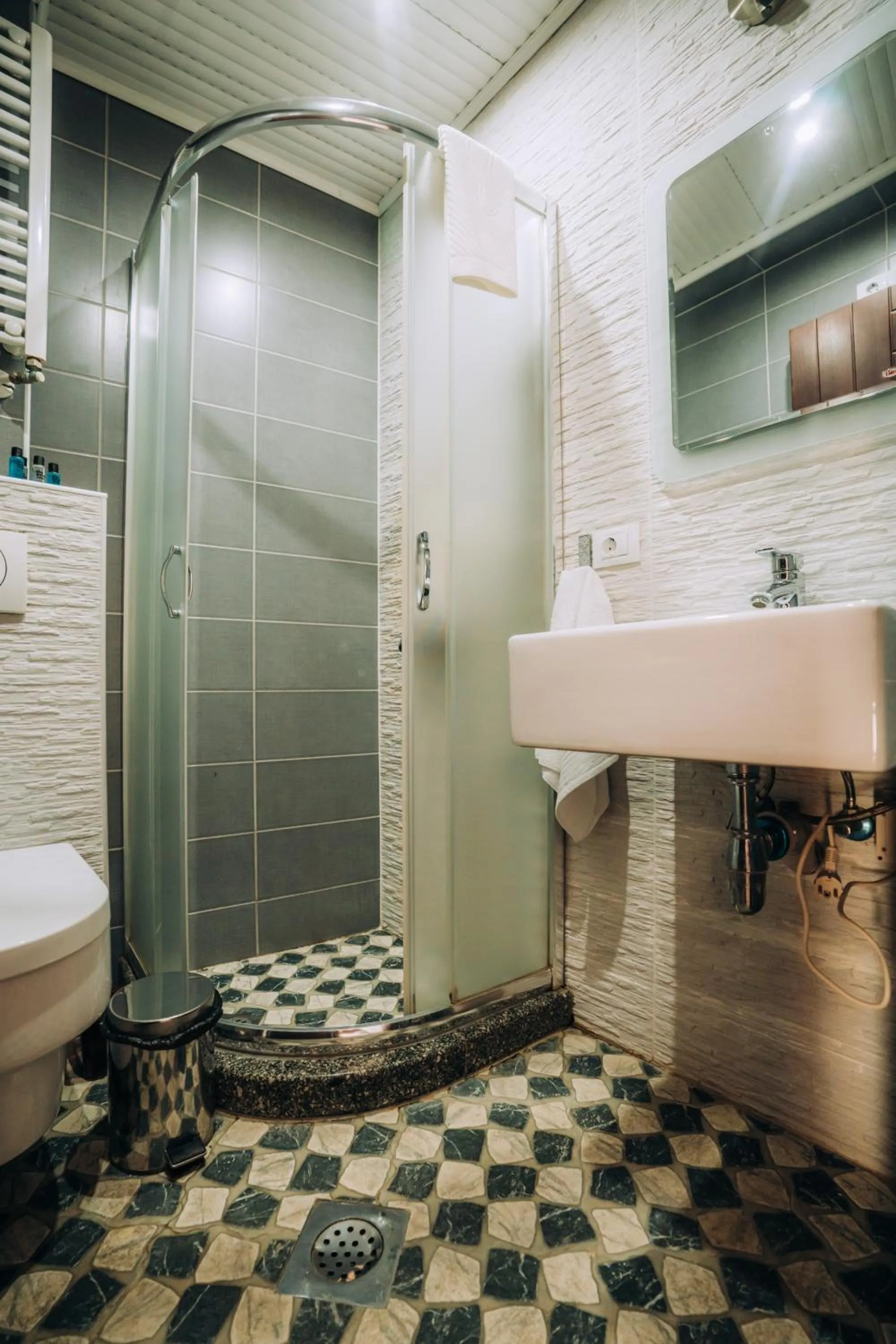 Shower in Villa Sara Lake View