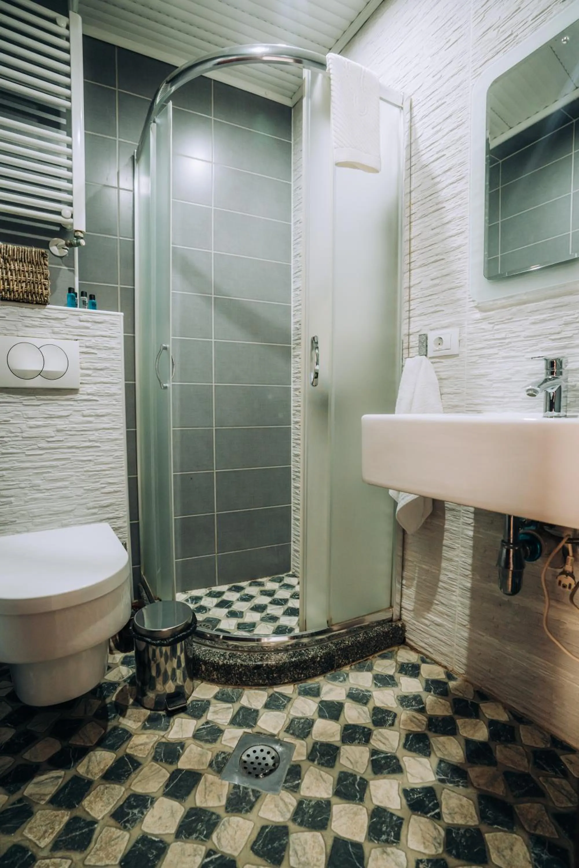 Shower in Villa Sara Lake View