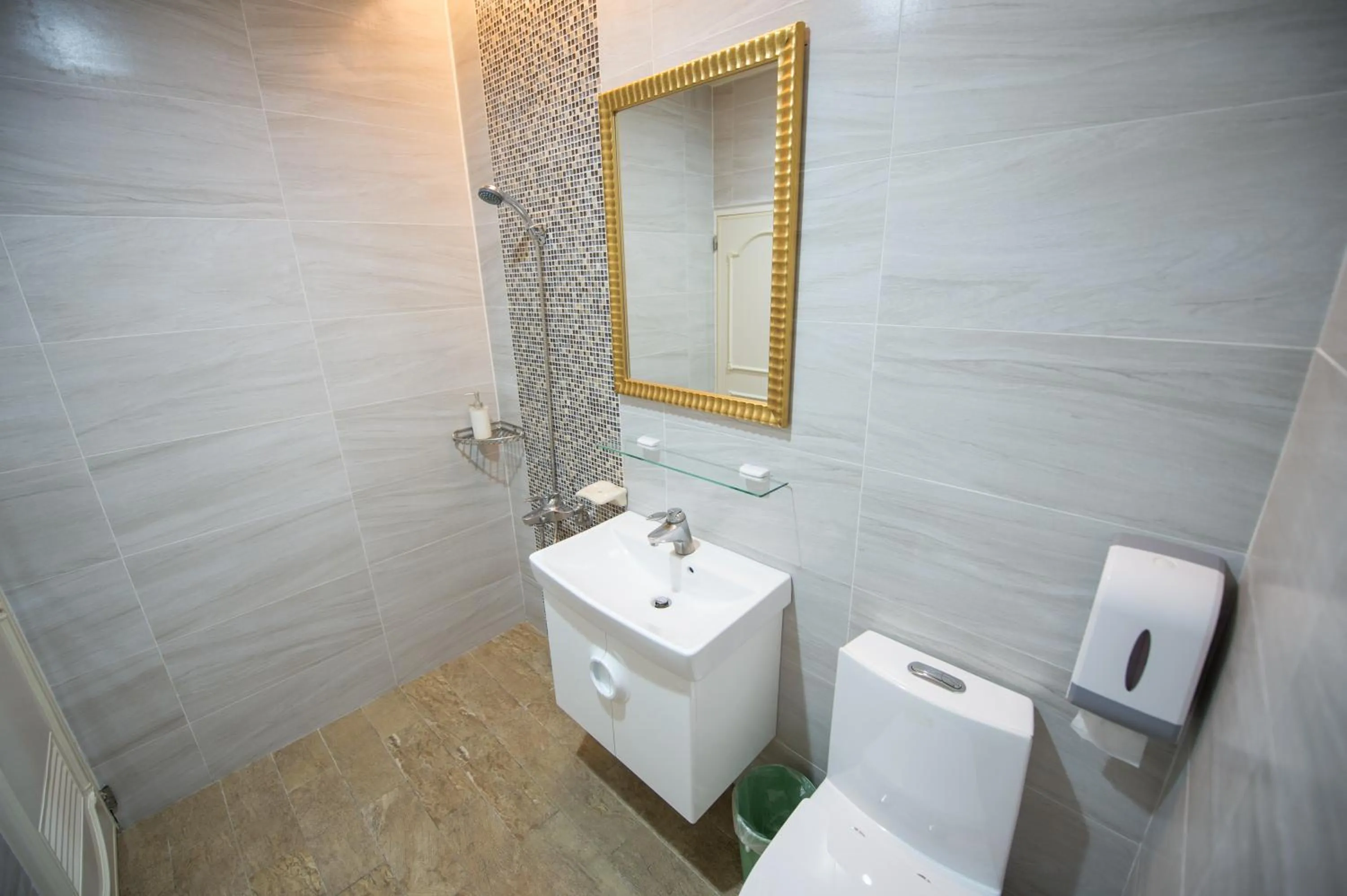 Shower in Ding Jia Hotel