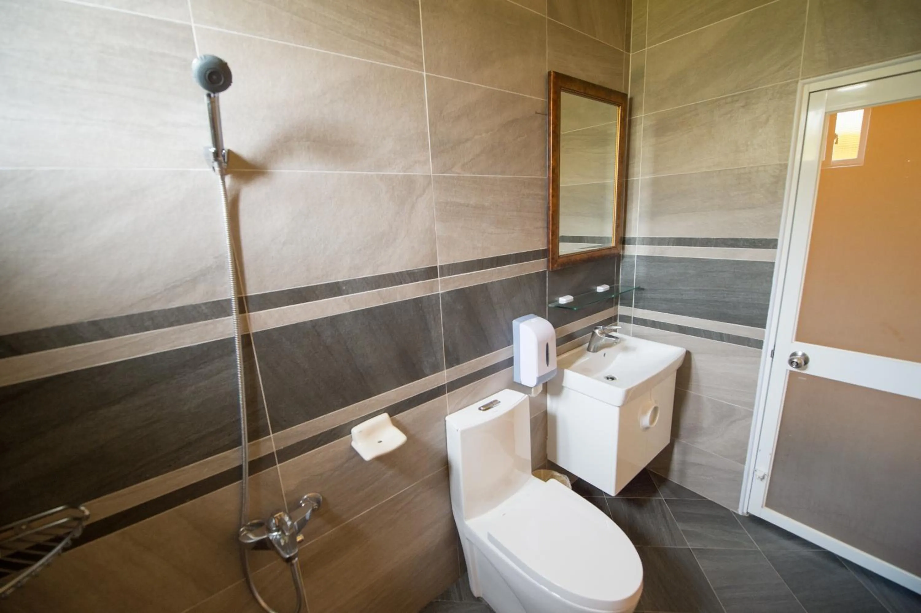 Shower in Ding Jia Hotel