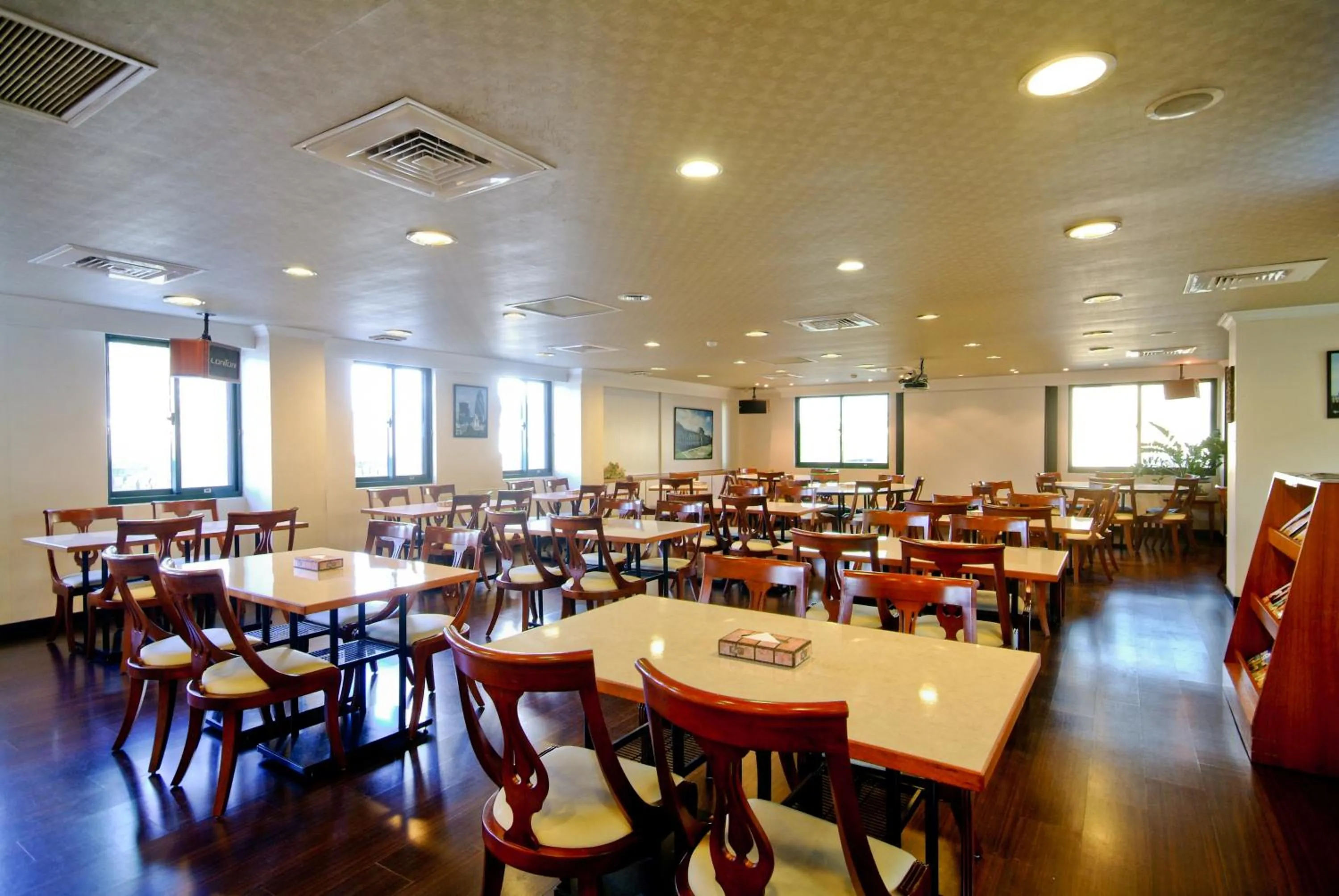 Restaurant/places to eat in F Hotel Tainan