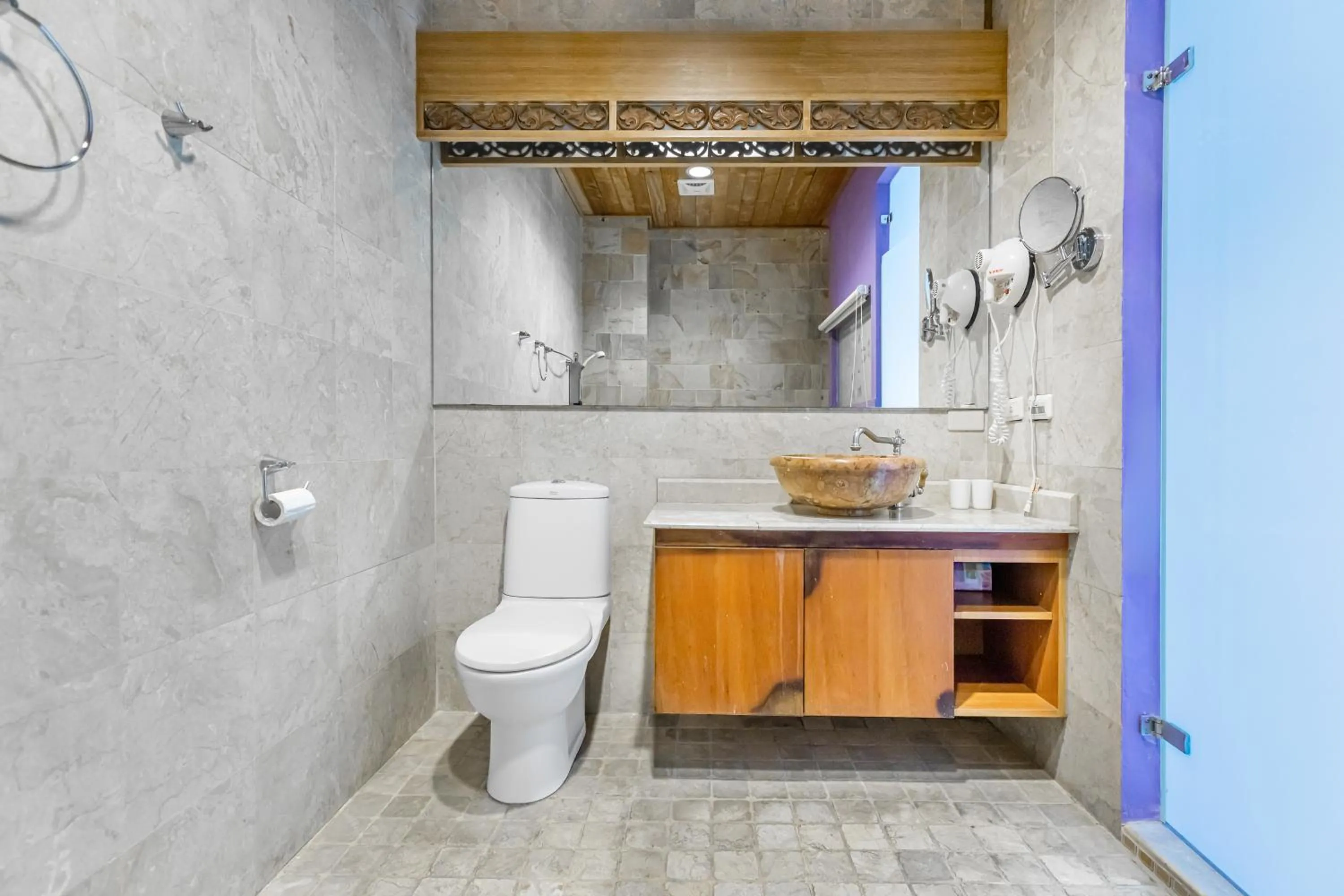 Bathroom in Golden Ocean Azure Hotel
