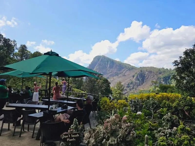 Restaurant/places to eat in Ella Flower Garden Resort