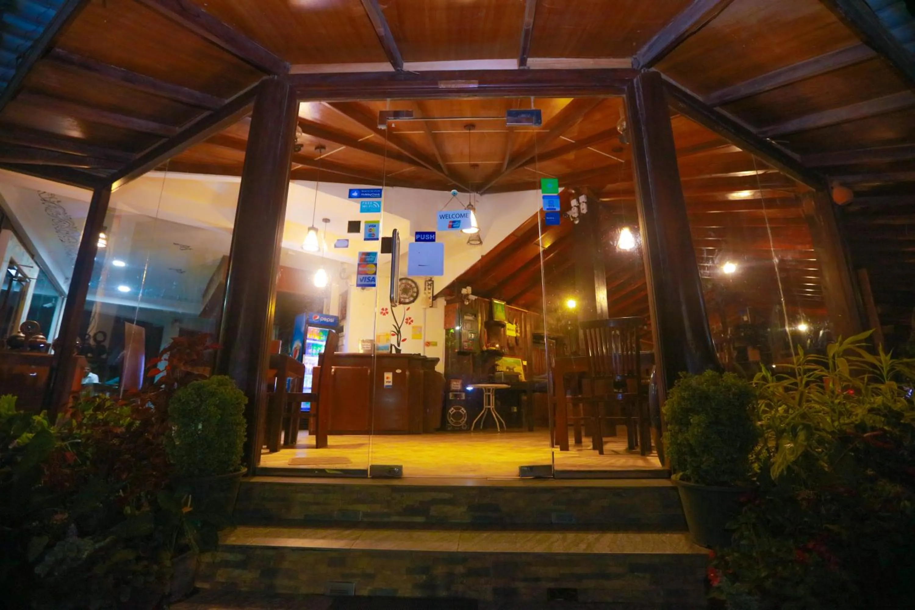 Restaurant/places to eat in Ella Flower Garden Resort