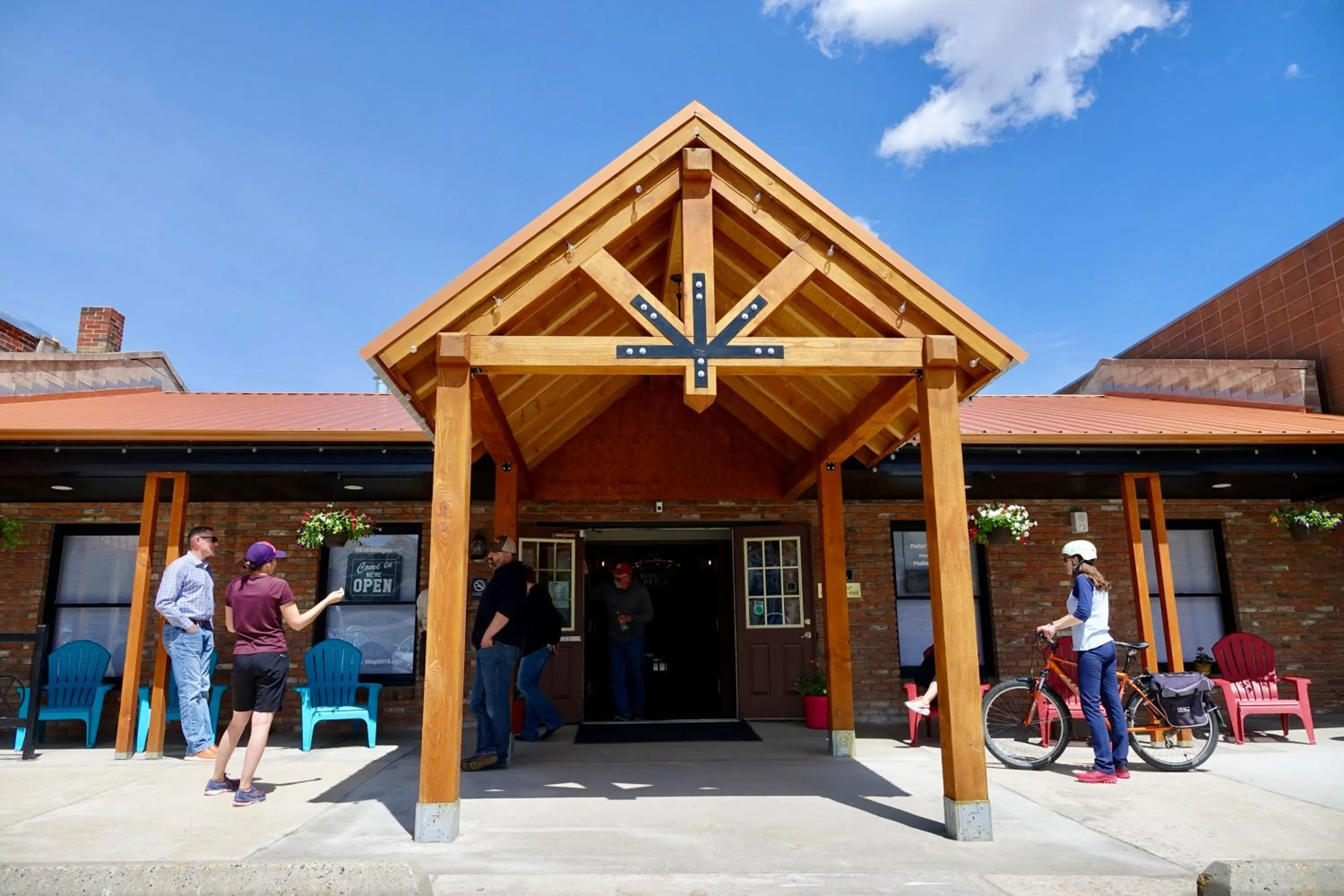Property building in Pintler's Portal Hostel