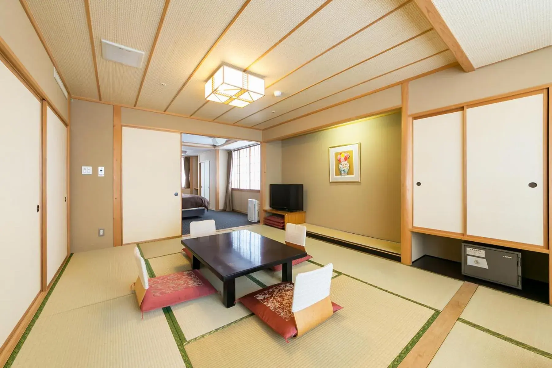 Room with Tatami Area - Disability Access in Tateshina Grand Hotel Takinoyu Room with Tatami Area - Disability Access in Tateshina Grand Hotel Takinoyu