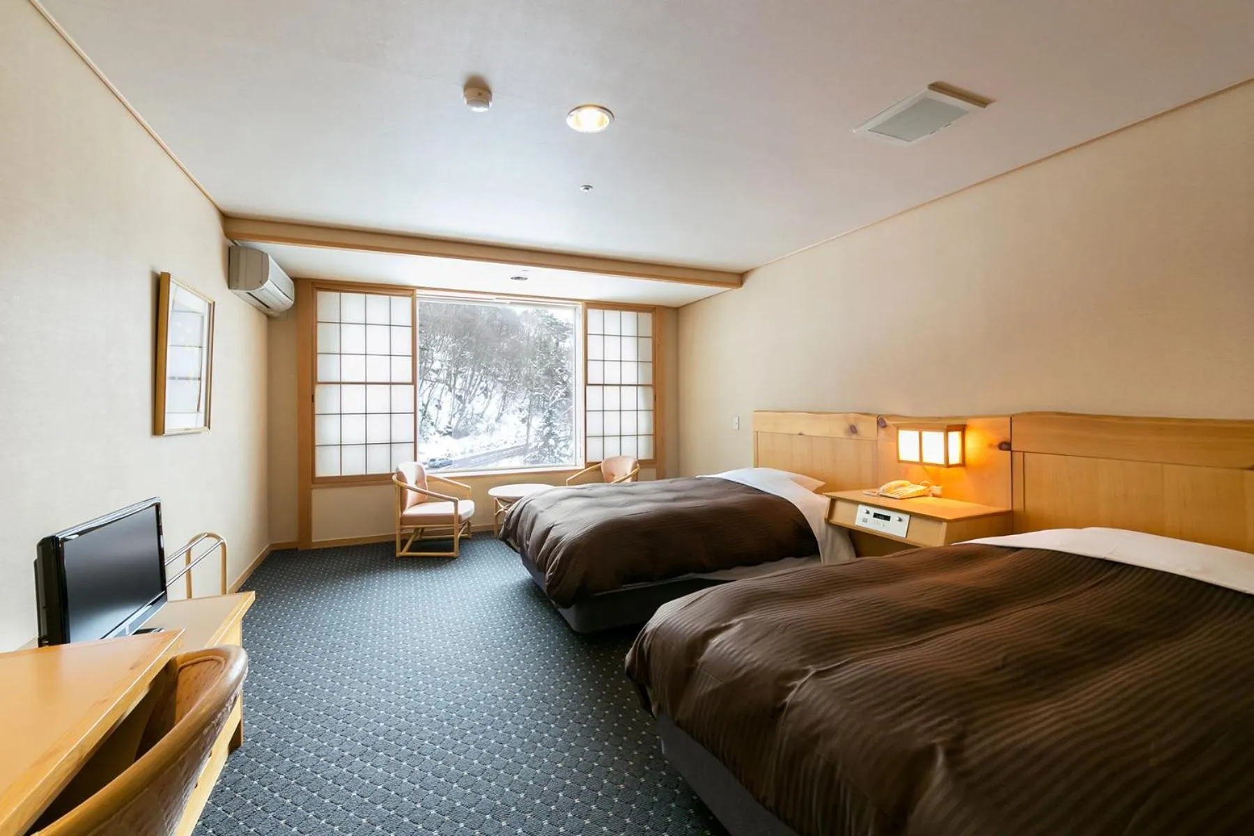 Photo of the whole room, Bed in Tateshina Grand Hotel Takinoyu
