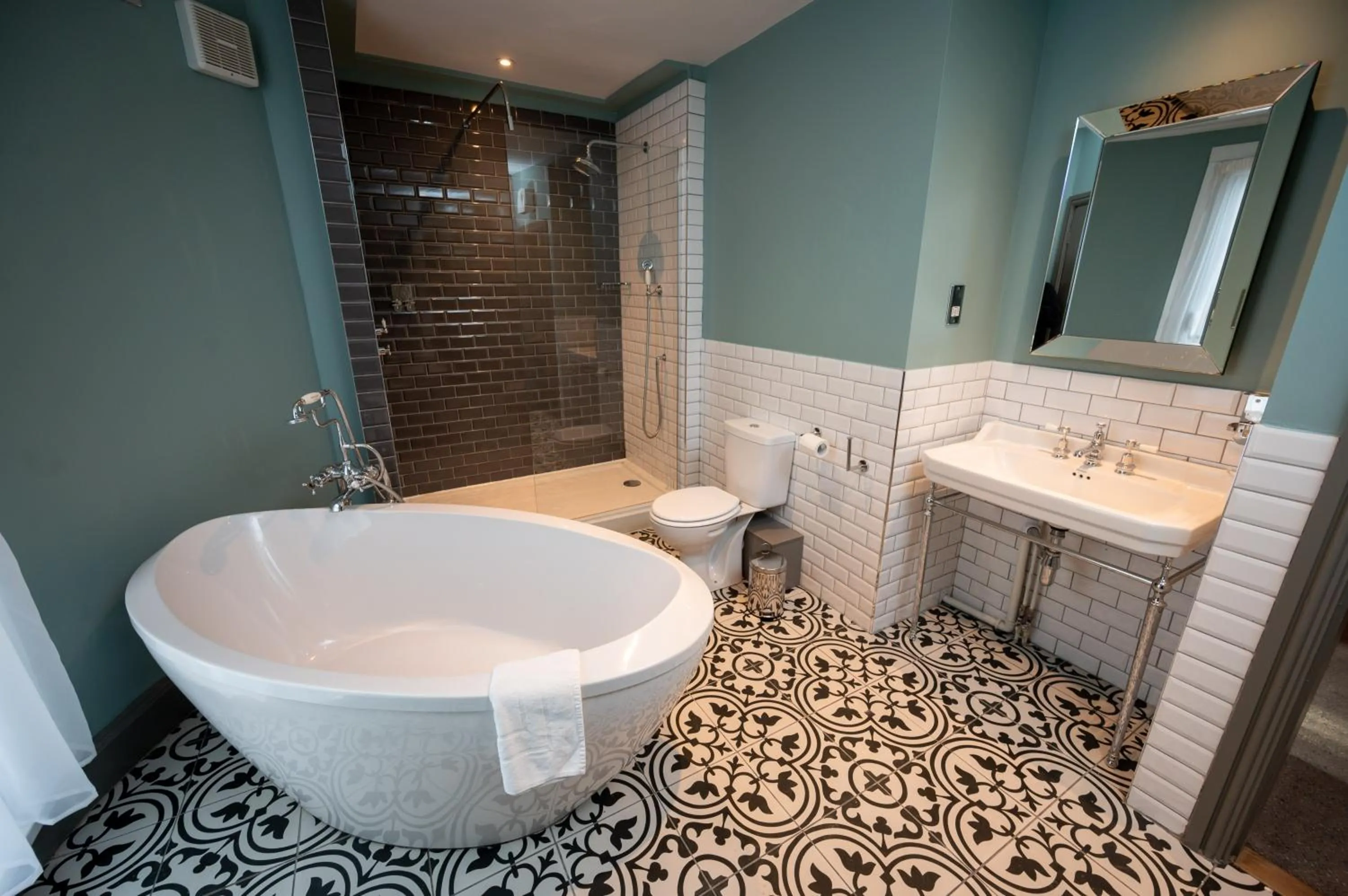 Riverside Hotel by Chef & Brewer Collection