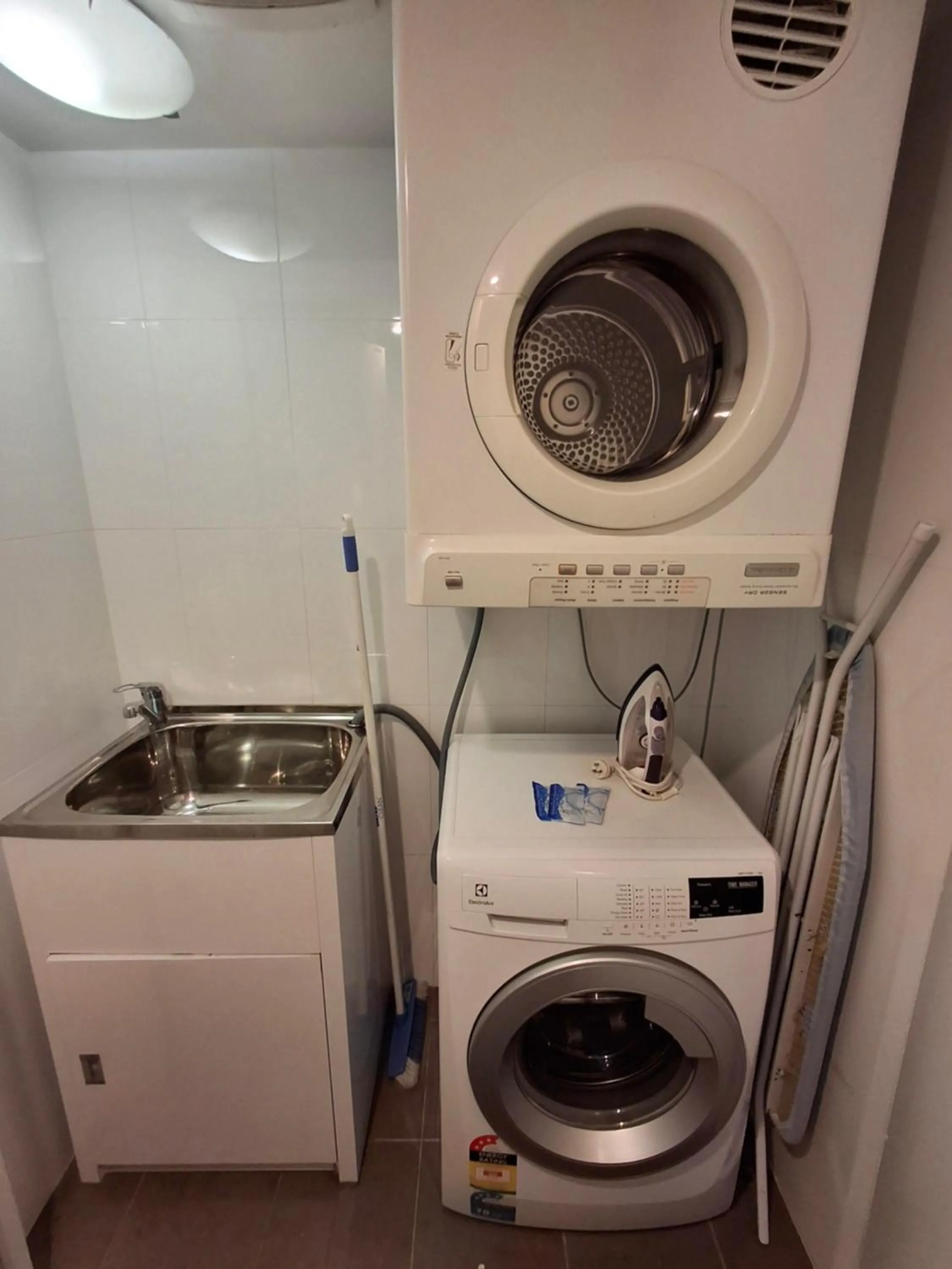 washing machine in Newcastle Central Plaza Apartment Hotel Official