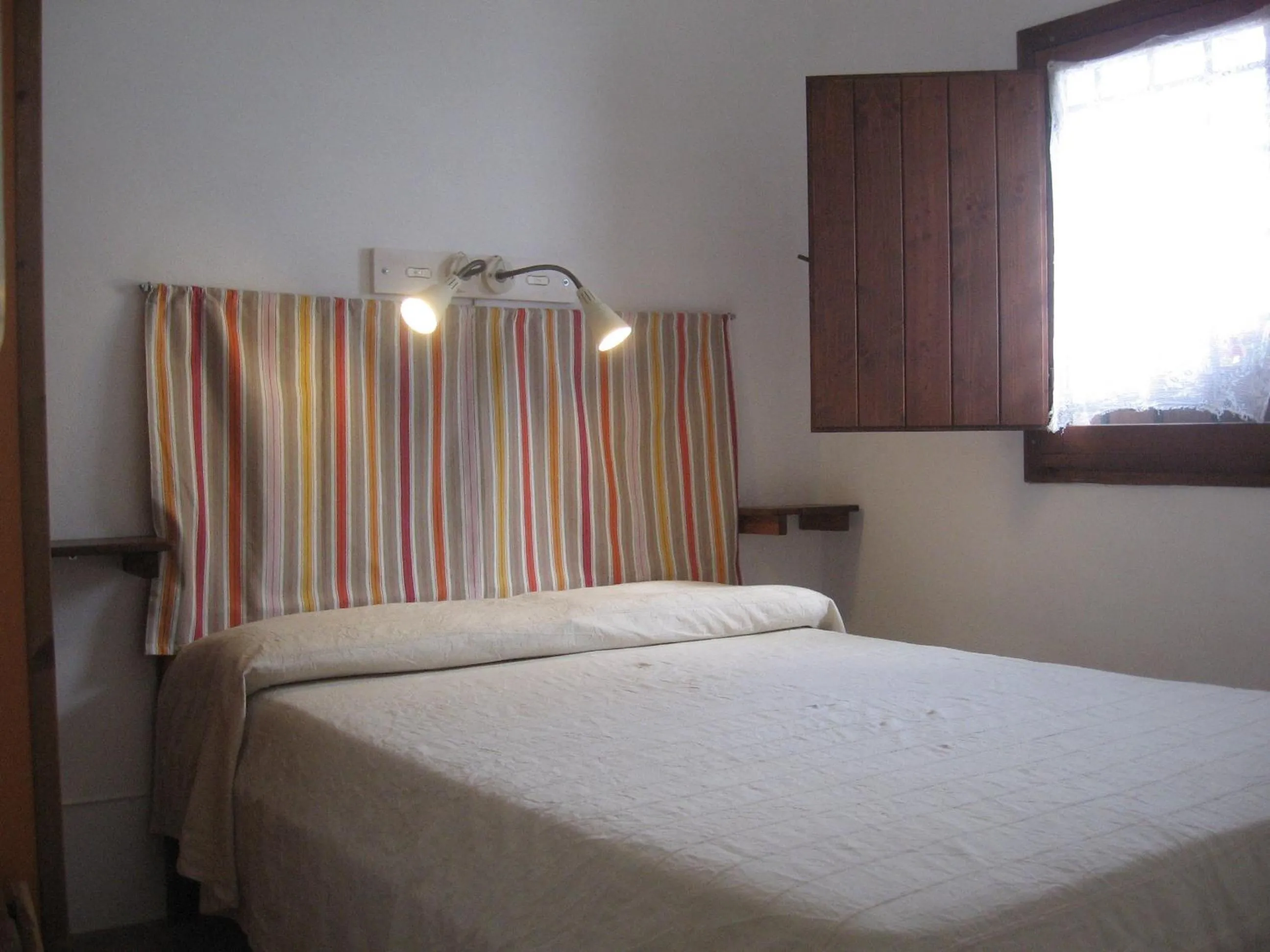 Photo of the whole room in B&b Cinque Stalle