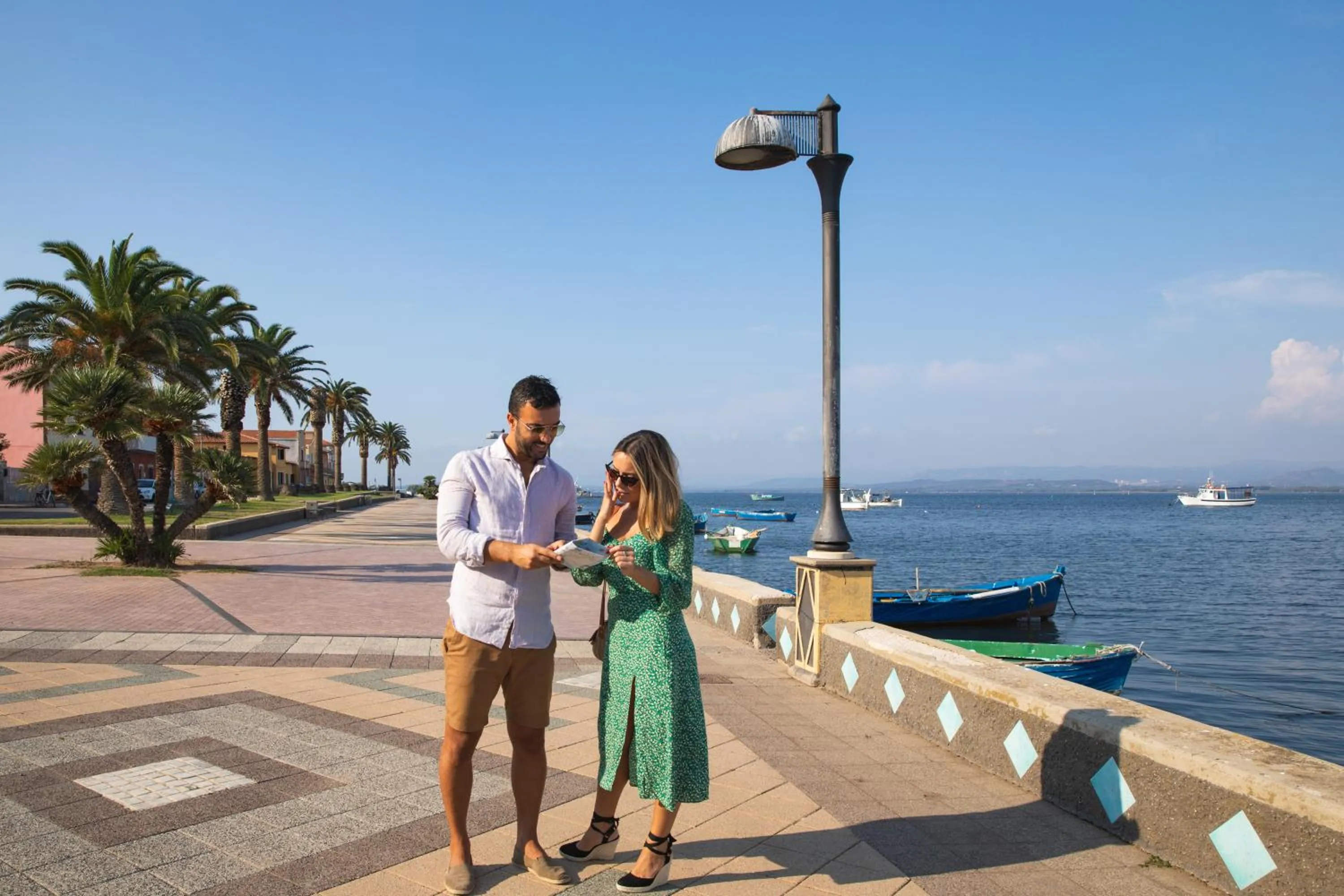 People in Lu' Hotel Maladroxia