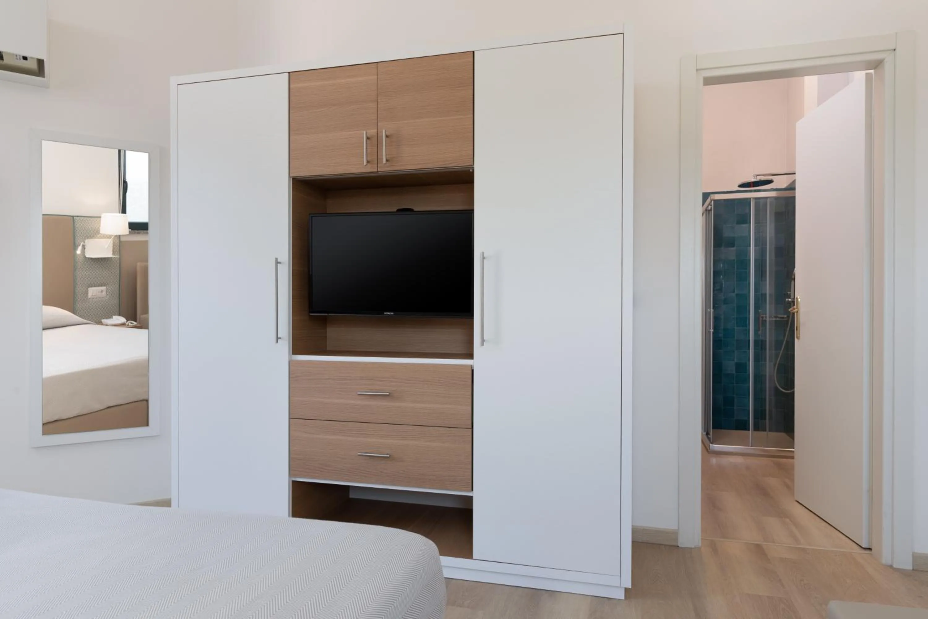 TV and multimedia, Bed in Lu' Hotel Maladroxia