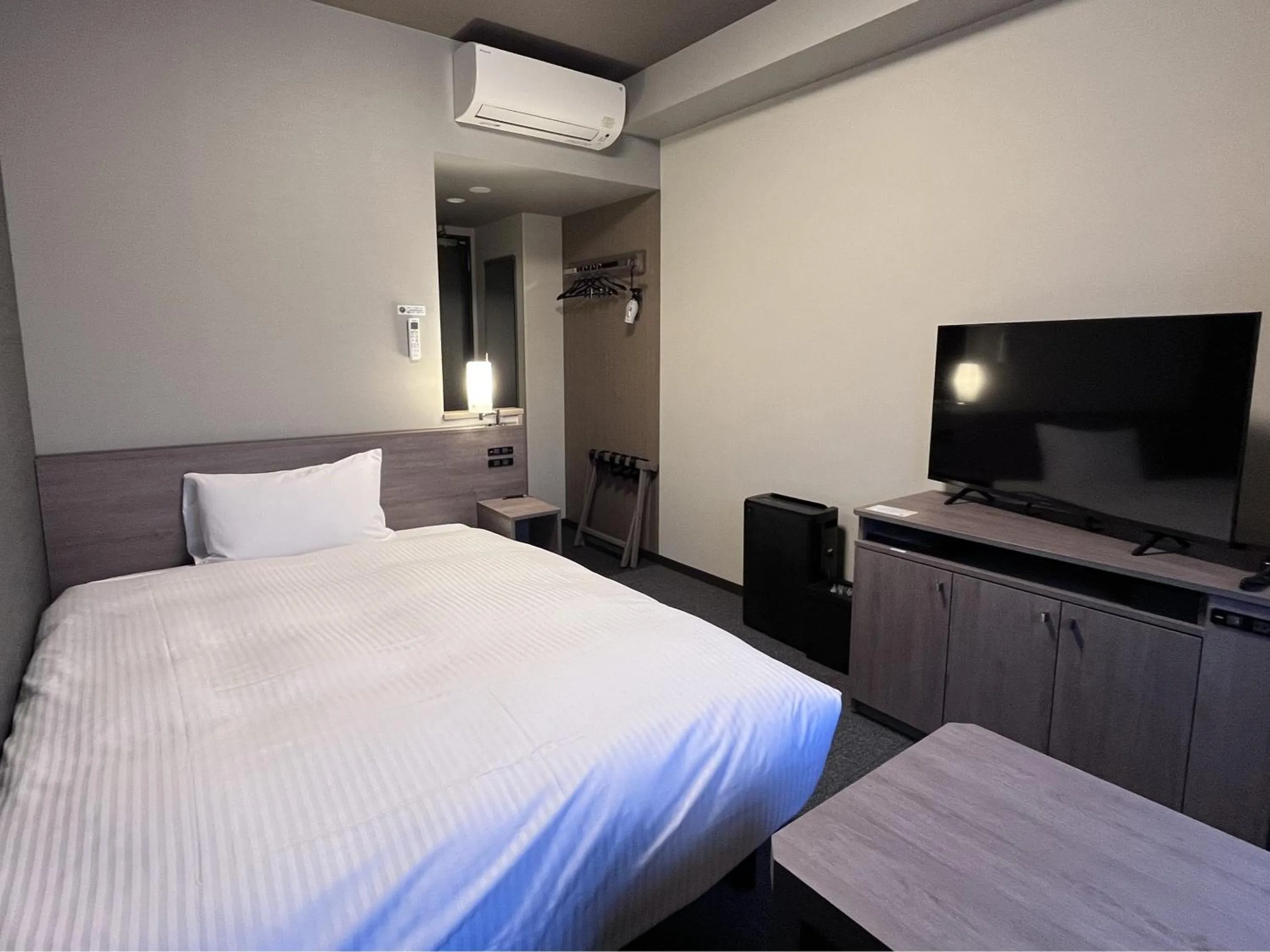Photo of the whole room, Bed in Hotel Route Inn Kuwana