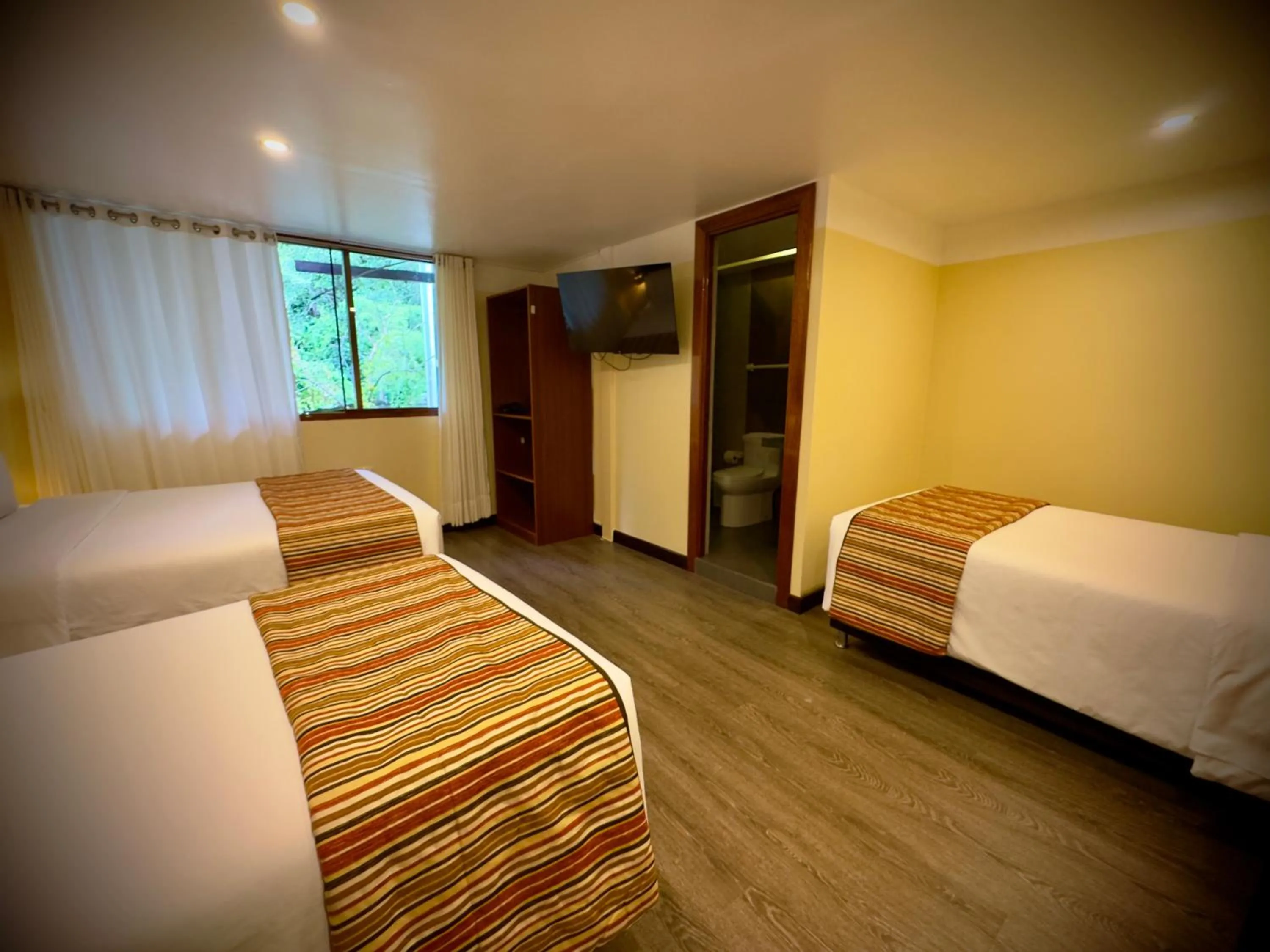 Photo of the whole room, Bed in Santuario Machupicchu