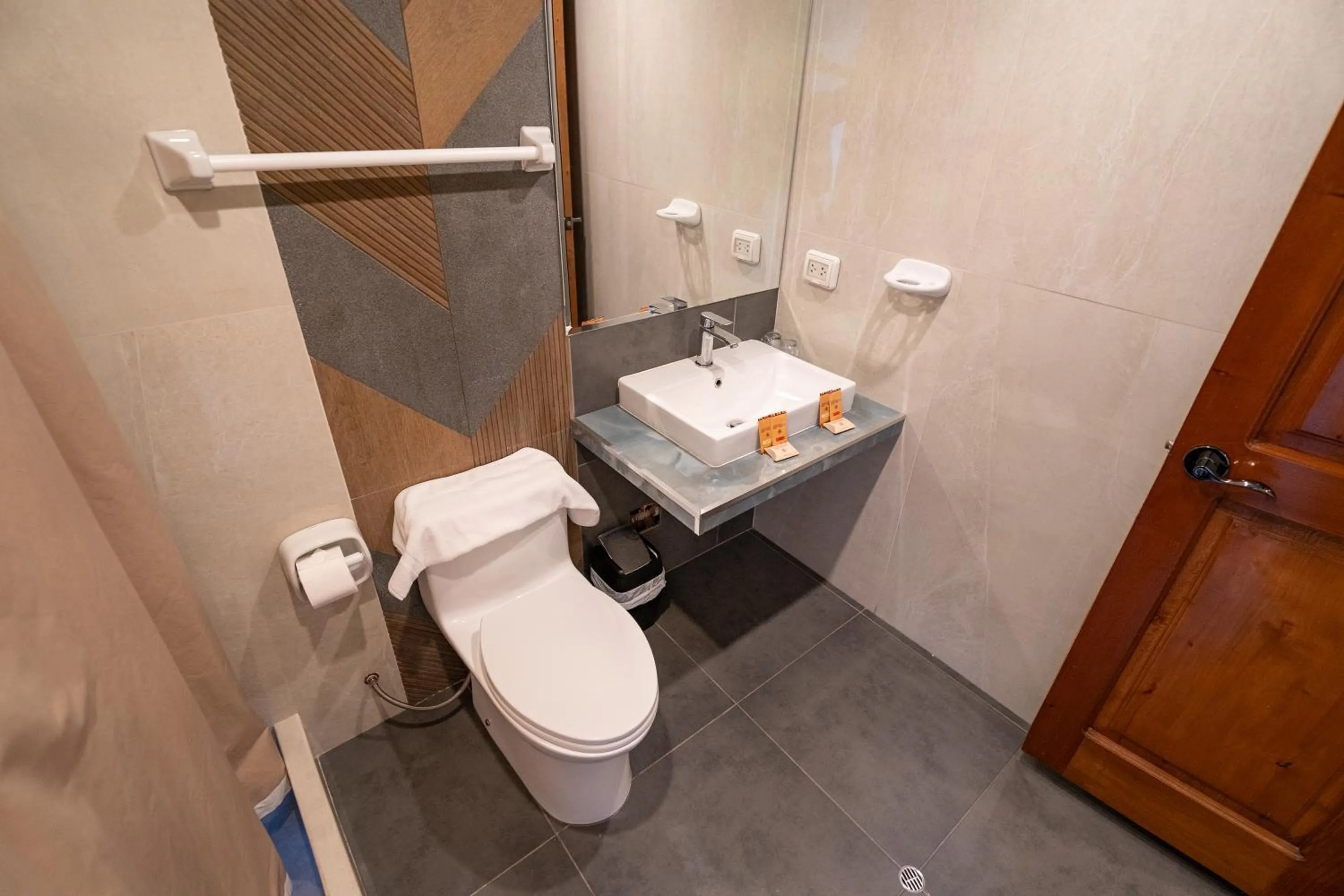 Shower in Santuario Machupicchu