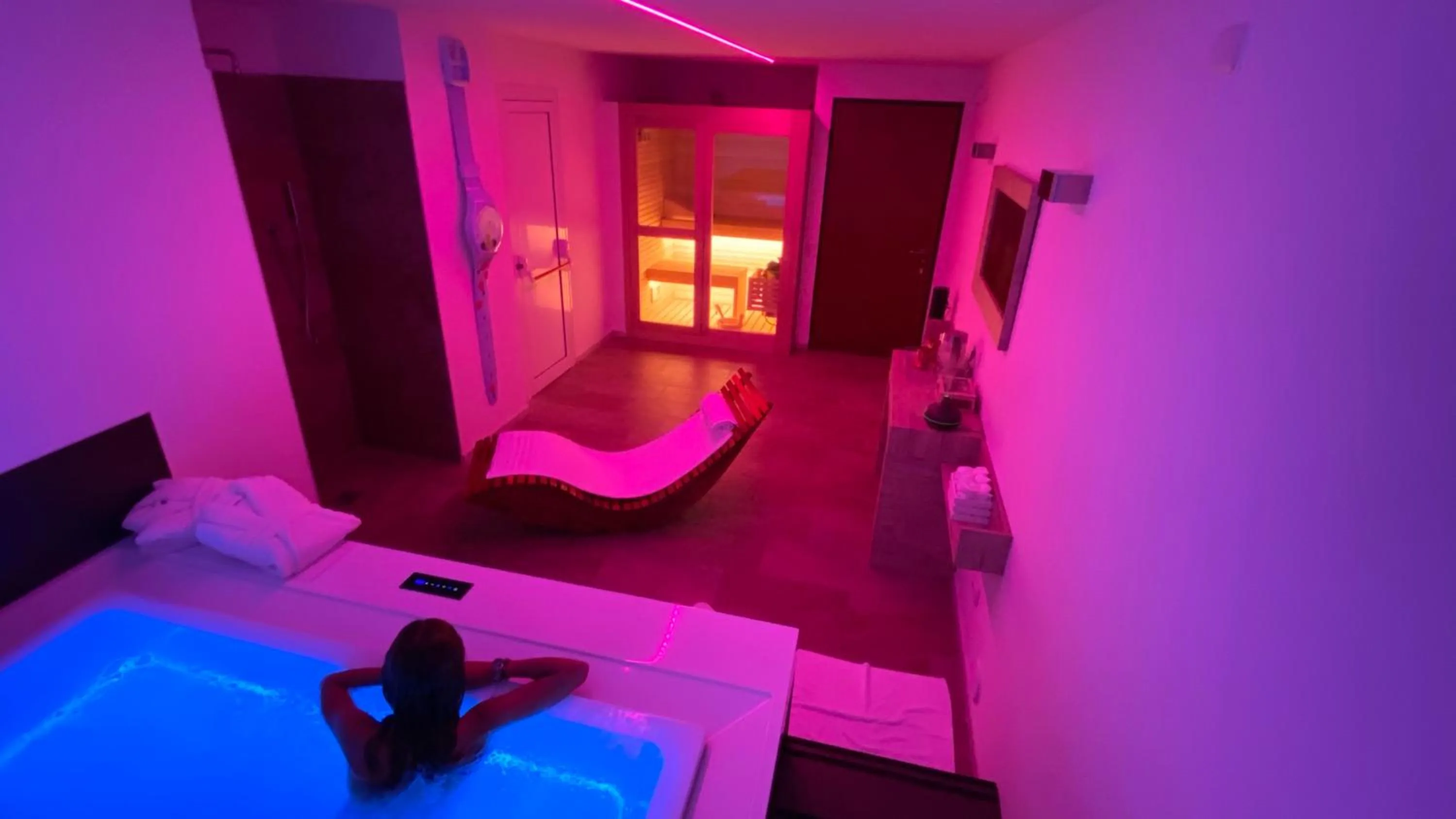 Spa and wellness centre/facilities, Bed in Charming Bellagio Boutique Hotel