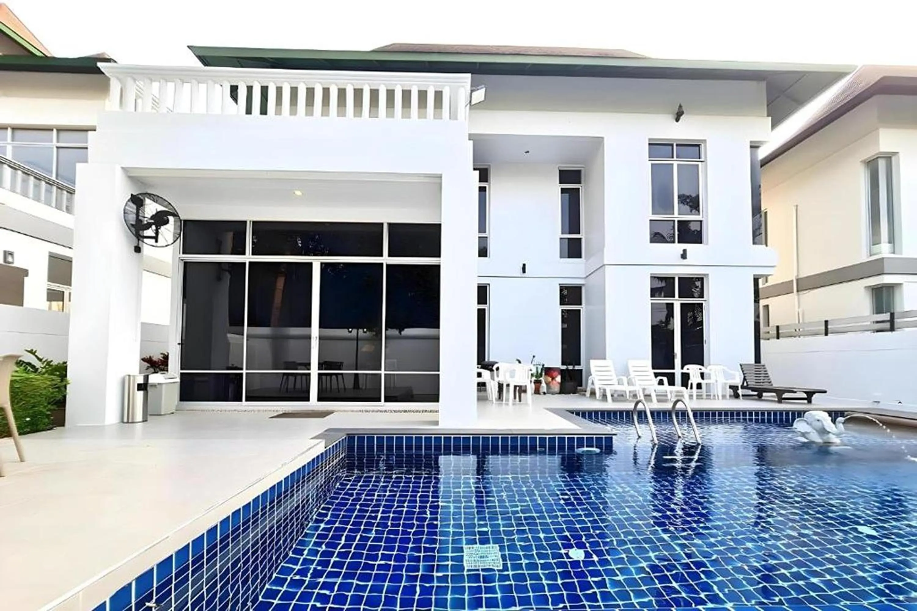 Pool view in BM Pool Villa Pattaya