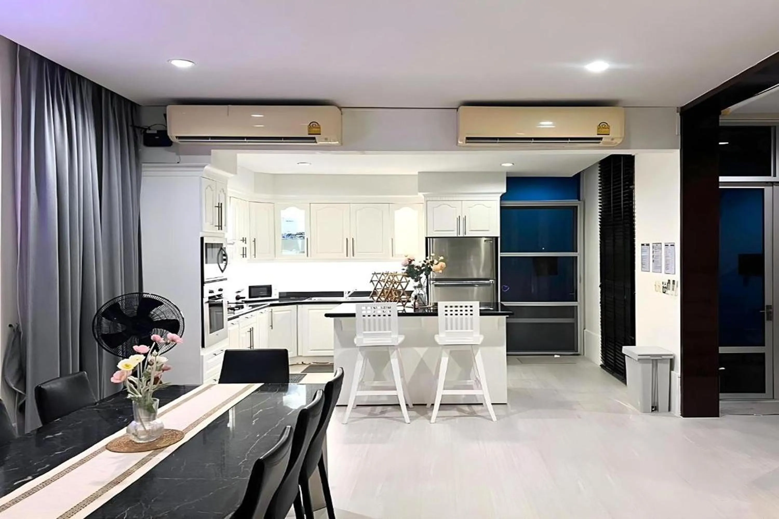 Kitchen or kitchenette in BM Pool Villa Pattaya