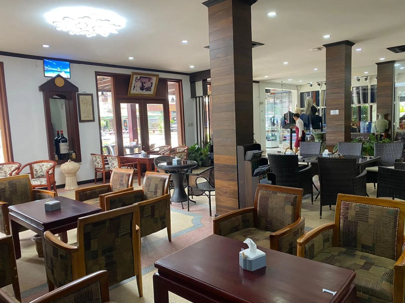 Restaurant/places to eat in SUBINH HOTEL AND RESTAURANT