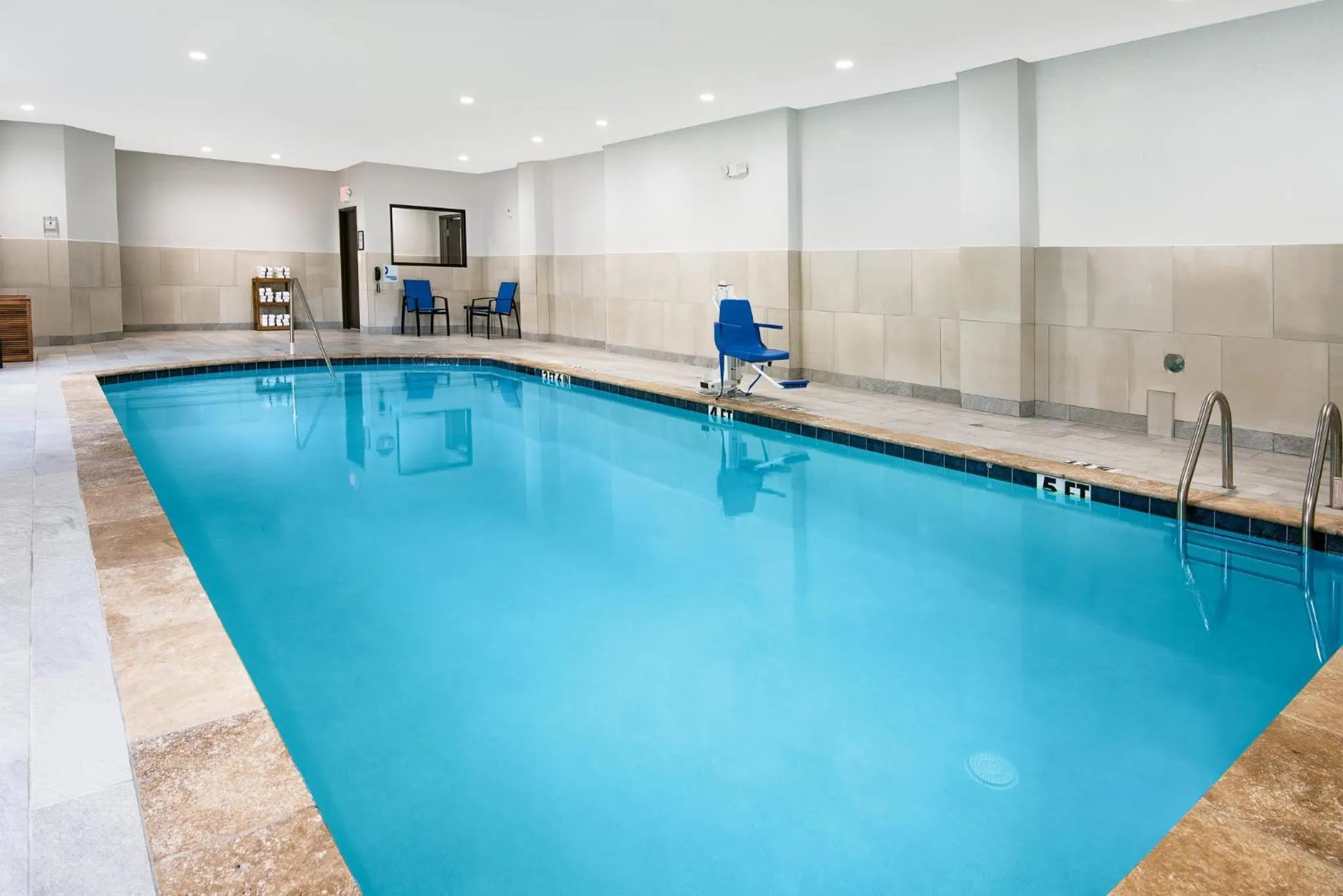Swimming pool in Holiday Inn Express and Suites Houston North - IAH Area by IHG