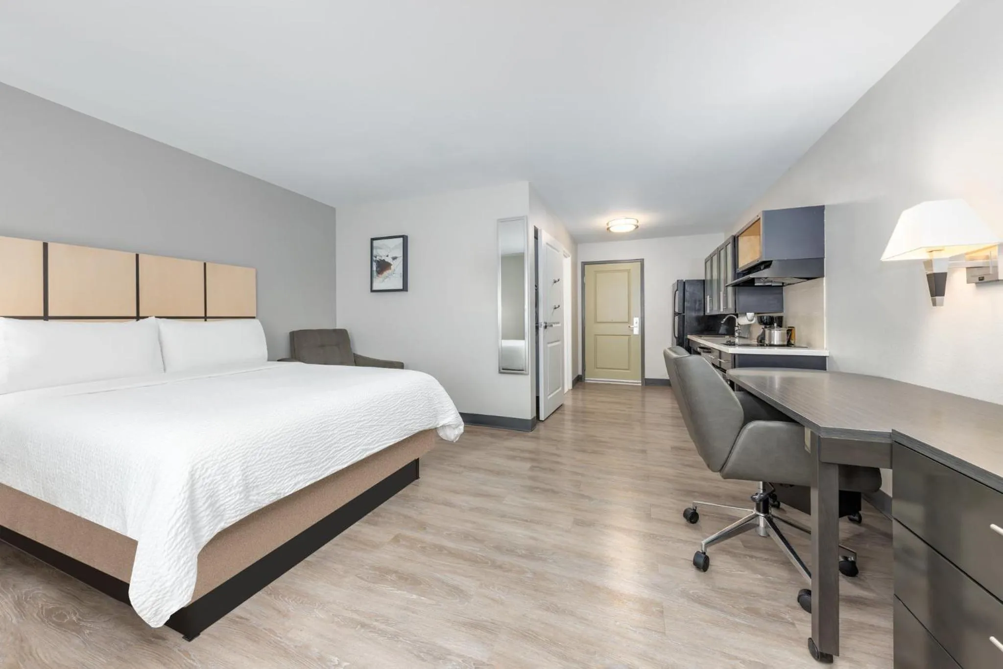 Photo of the whole room, Bed in Candlewood Suites Midland by IHG