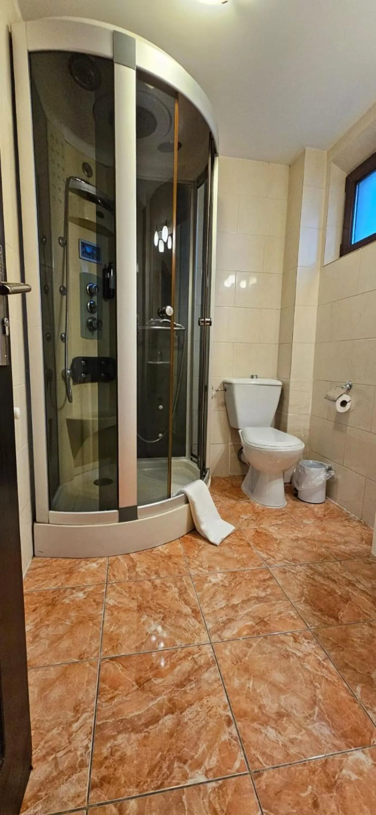 Shower in Hotel Bran Stoker