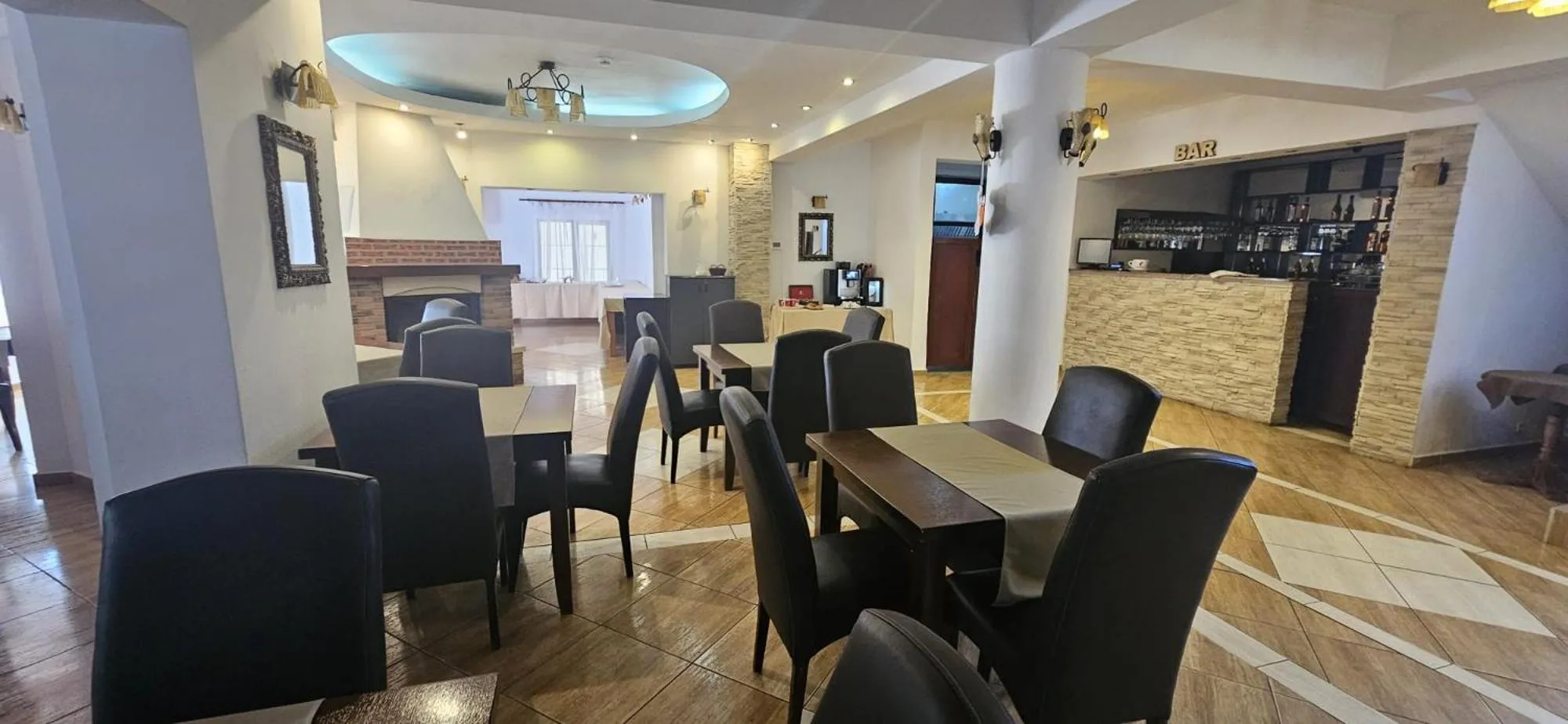 Restaurant/places to eat in Hotel Bran Stoker