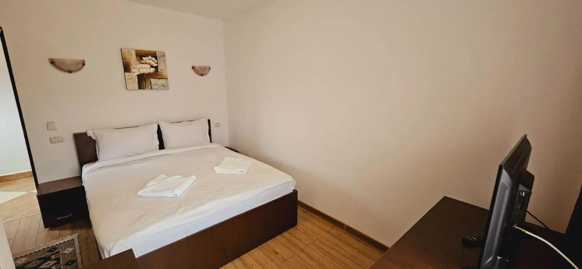 Photo of the whole room, Bed in Hotel Bran Stoker